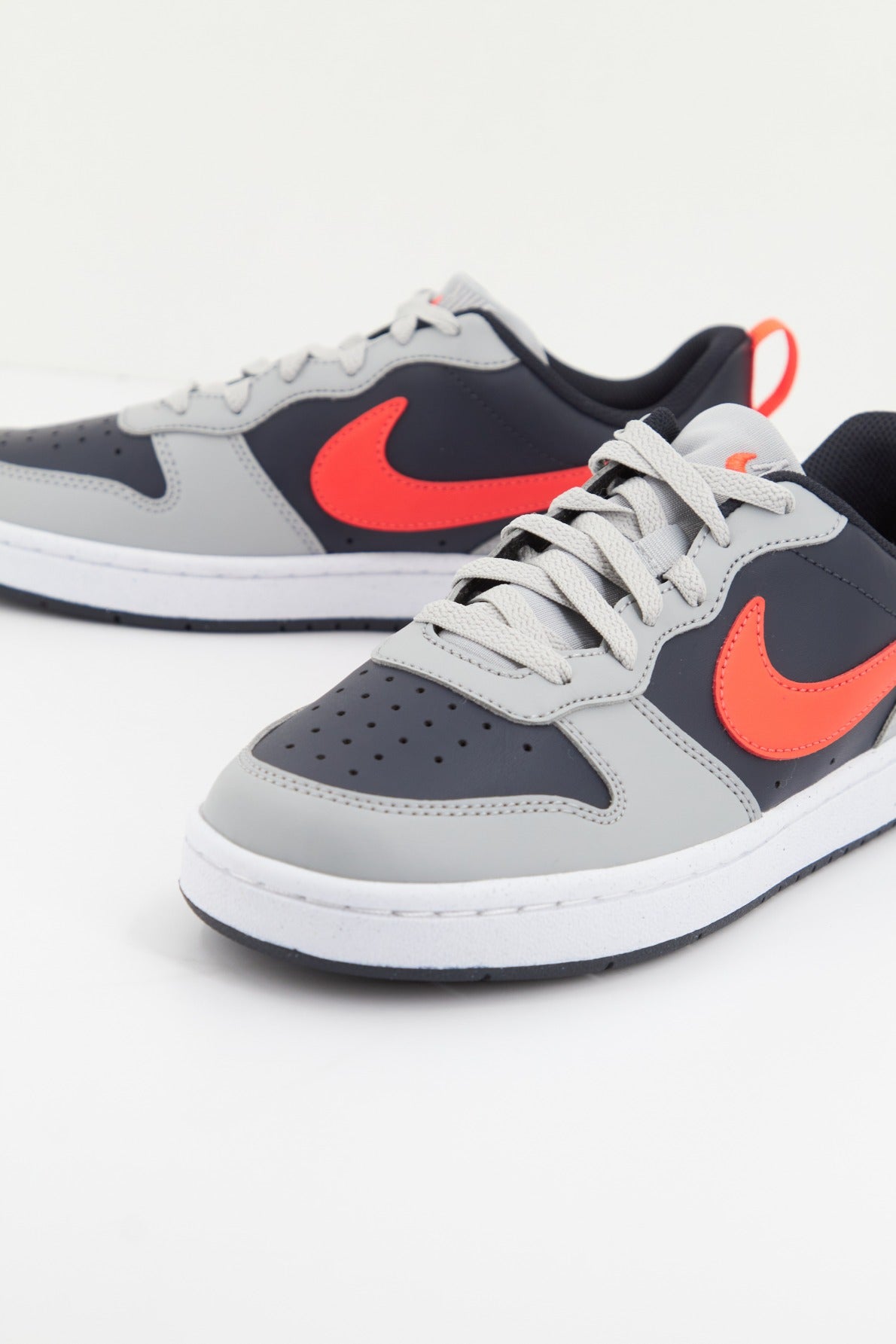 NIKE COURT BOROUGH LOW RECRAFT GS en color GRIS (5)