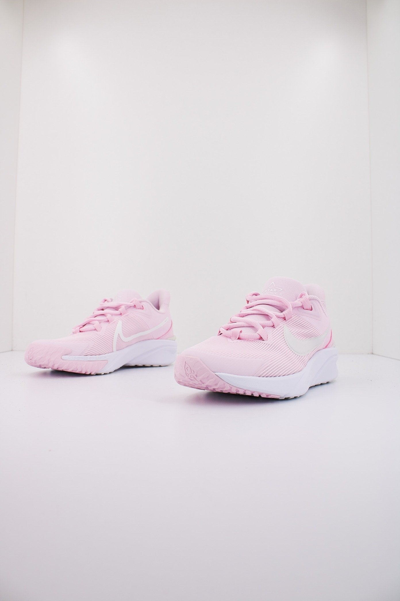 NIKE RUNNER NN en color ROSA (2)