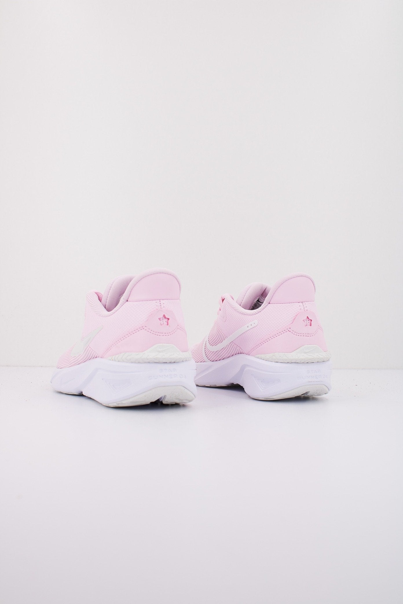 NIKE RUNNER NN en color ROSA (3)
