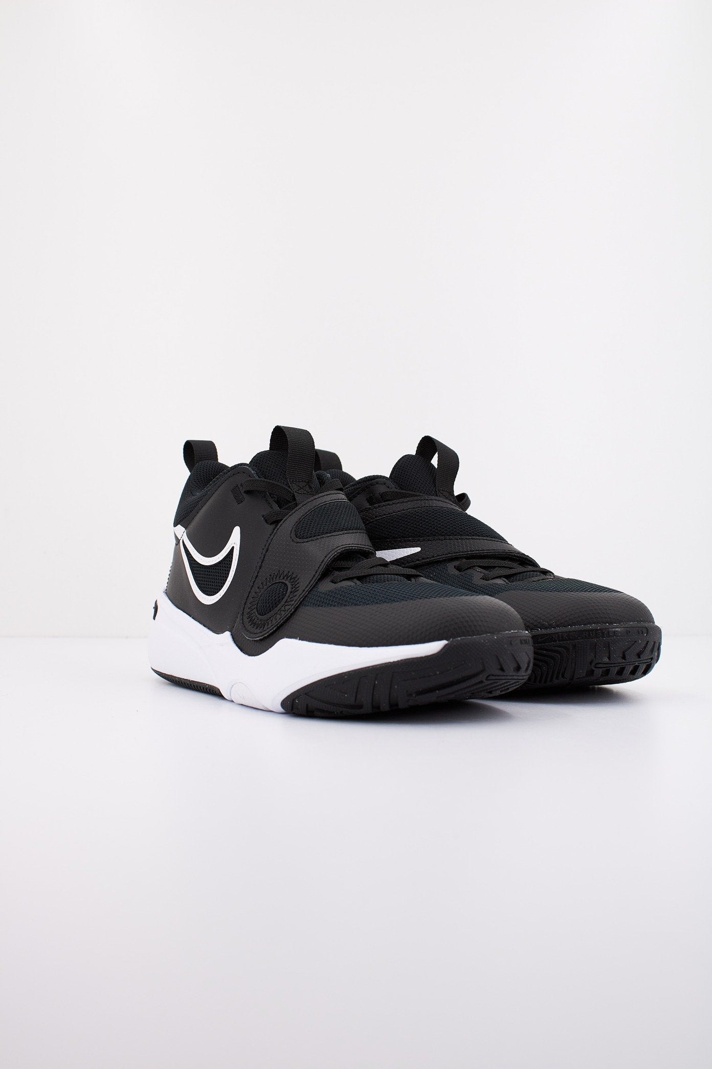 NIKE TEAM HUSTLE D en color NEGRO (2)