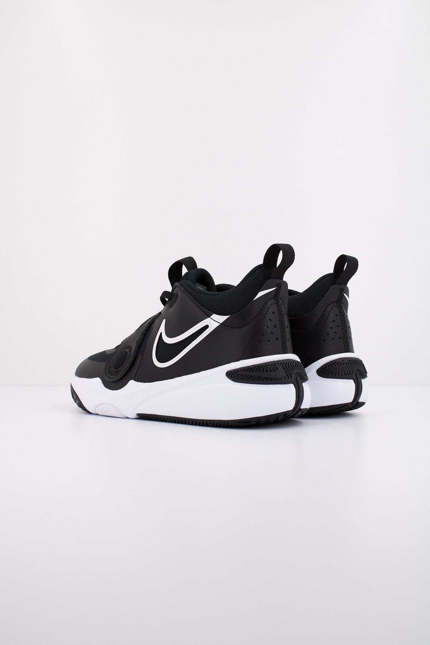 NIKE TEAM HUSTLE D en color NEGRO (3)