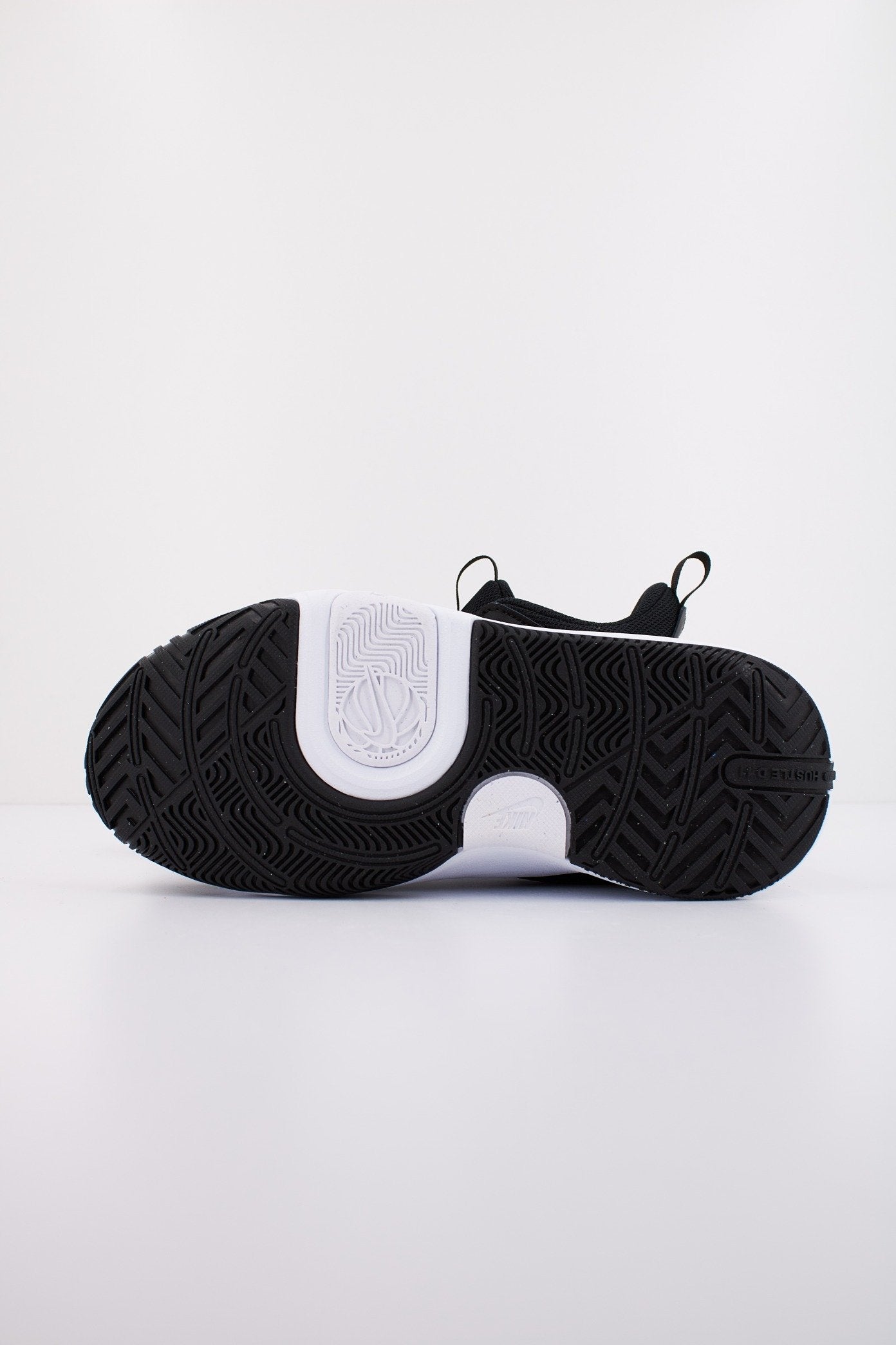 NIKE TEAM HUSTLE D en color NEGRO (4)