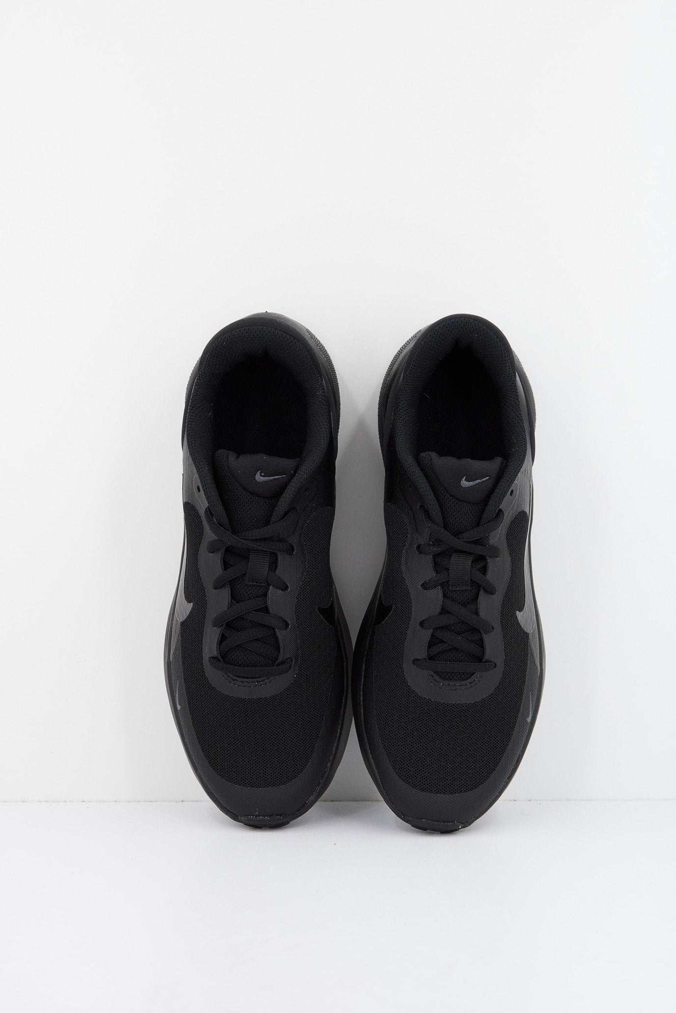 NIKE REVOLUTION en color NEGRO (2)