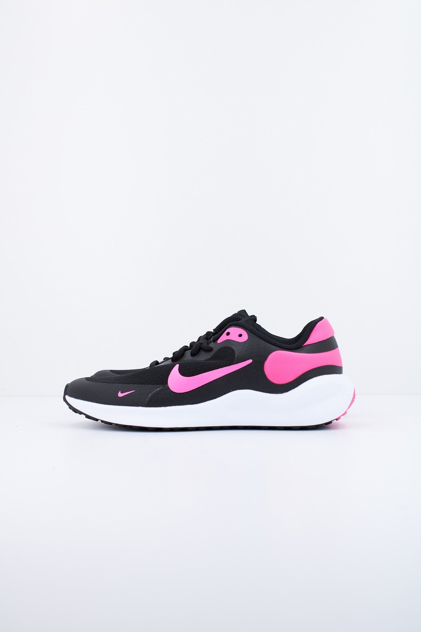 NIKE REVOLUTION en color NEGRO (1)