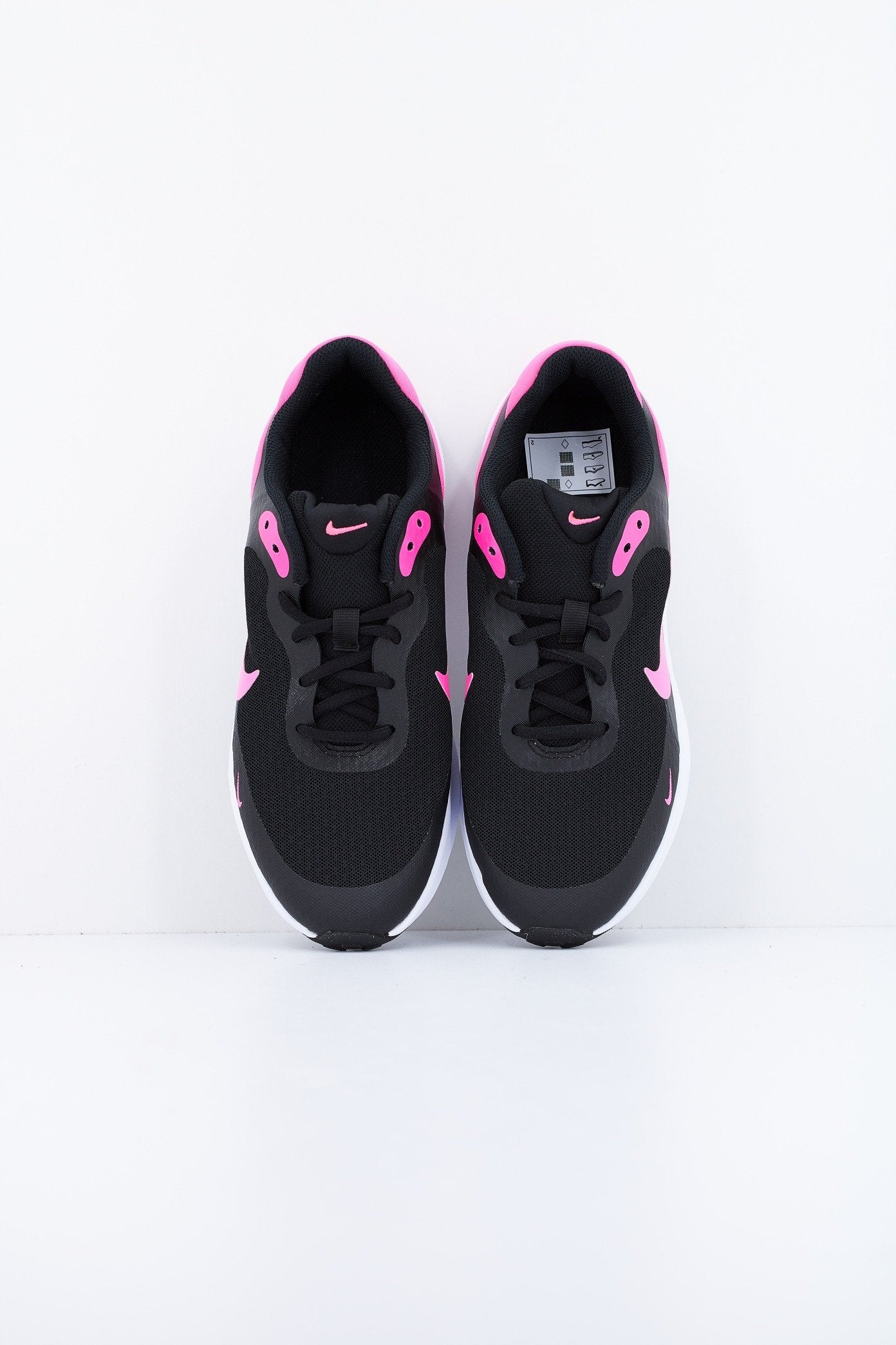 NIKE REVOLUTION en color NEGRO (2)