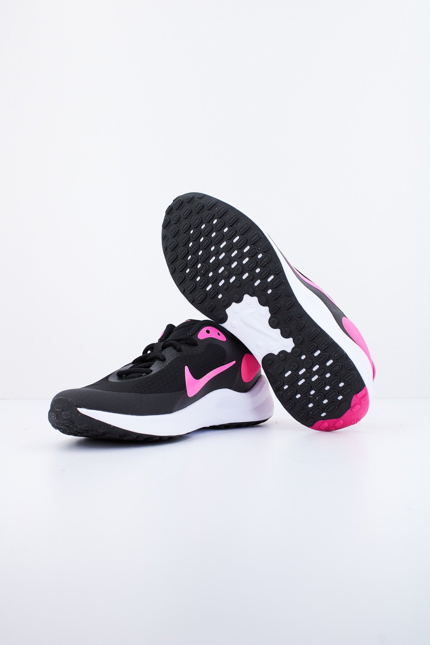 NIKE REVOLUTION en color NEGRO (4)