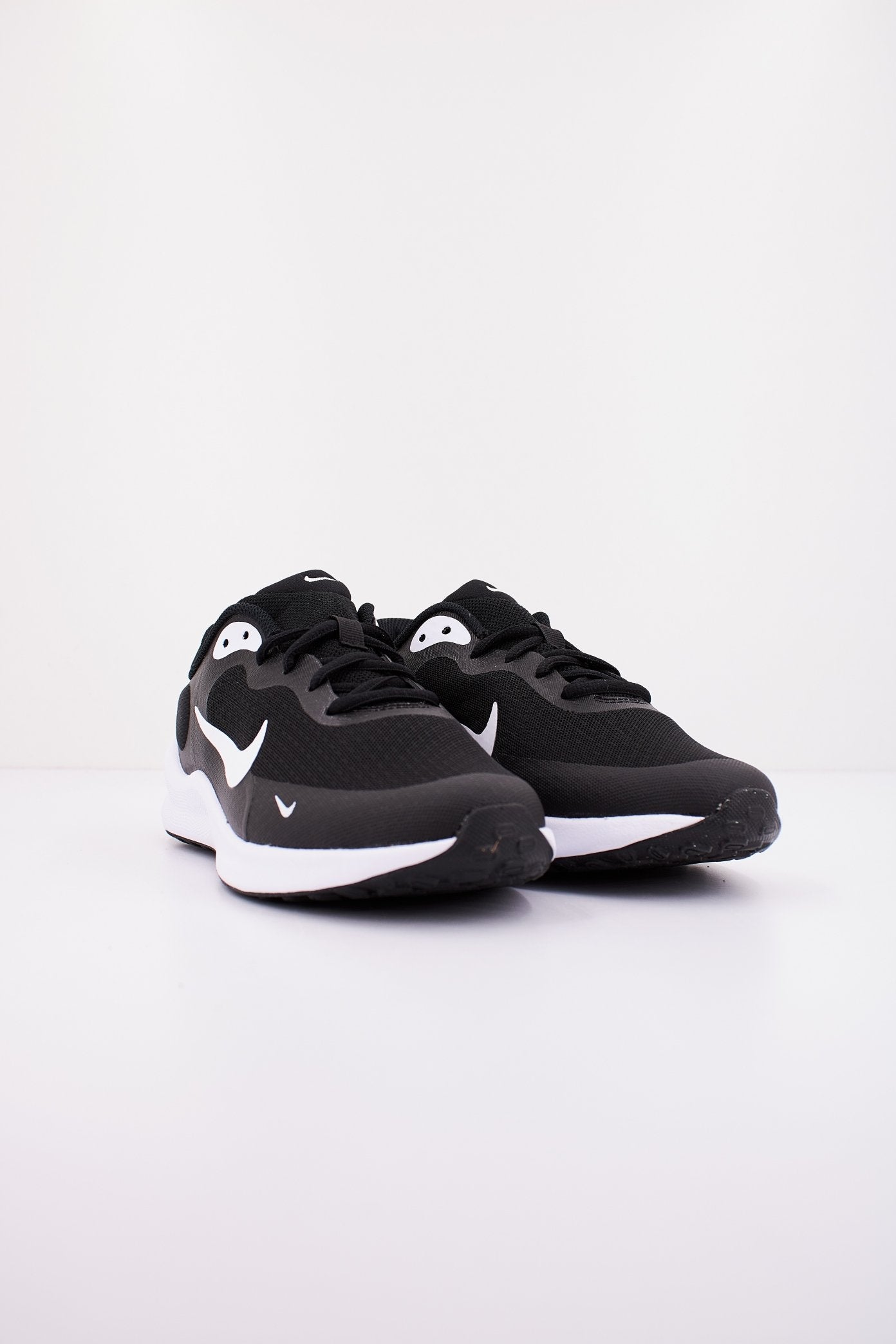NIKE REVOLUTION en color NEGRO (2)