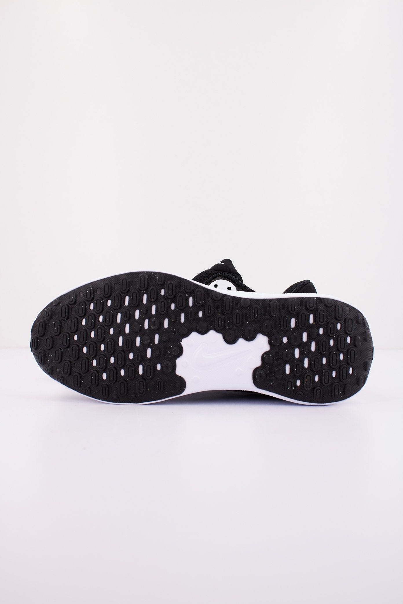 NIKE REVOLUTION en color NEGRO (4)
