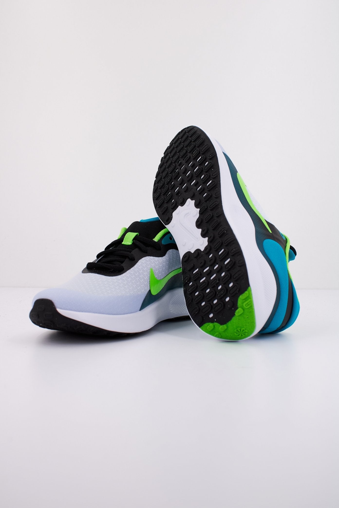 NIKE REVOLUTION en color GRIS (4)