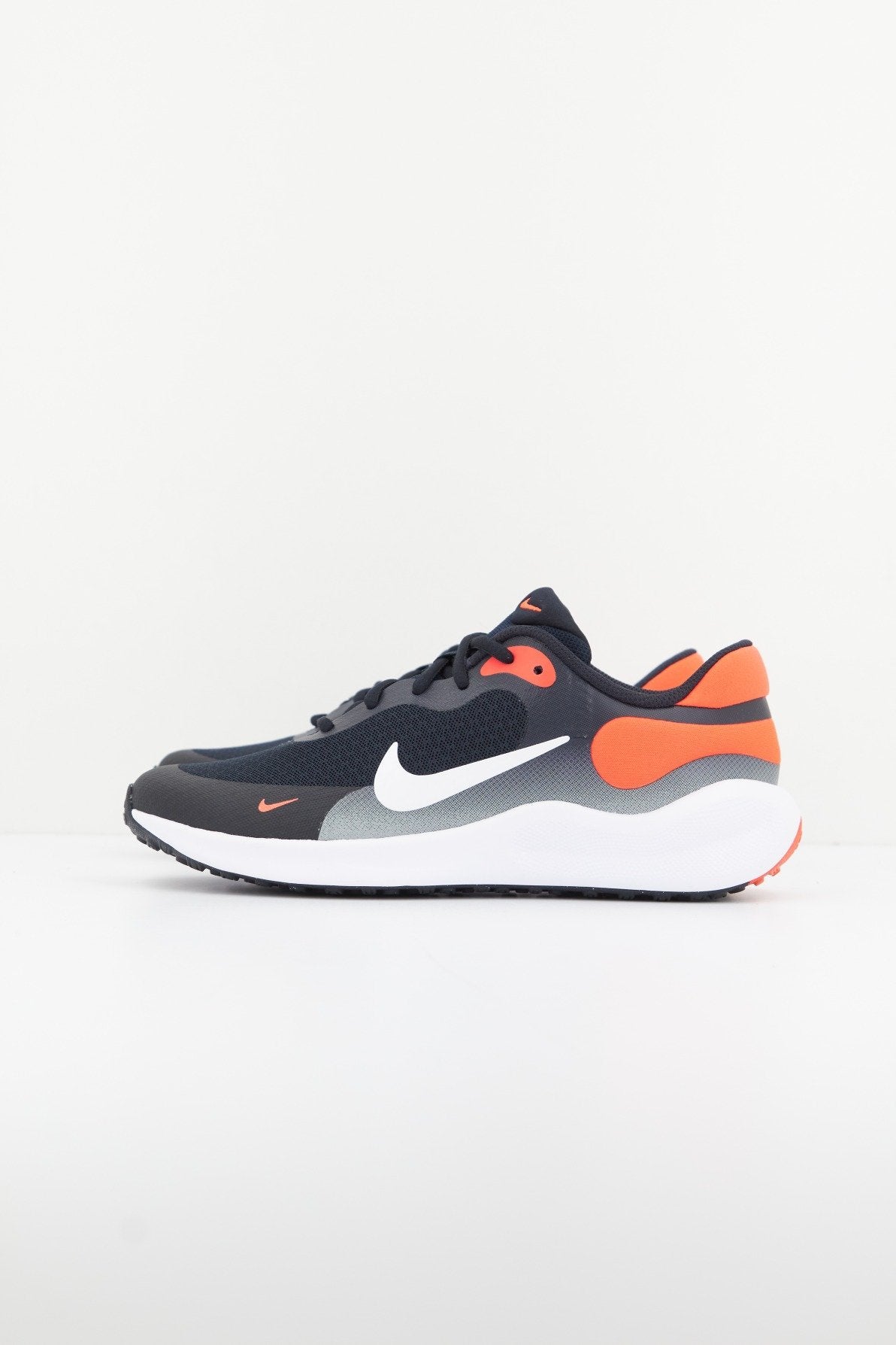 NIKE NIKE REVOLUTION GS en color NEGRO (1)