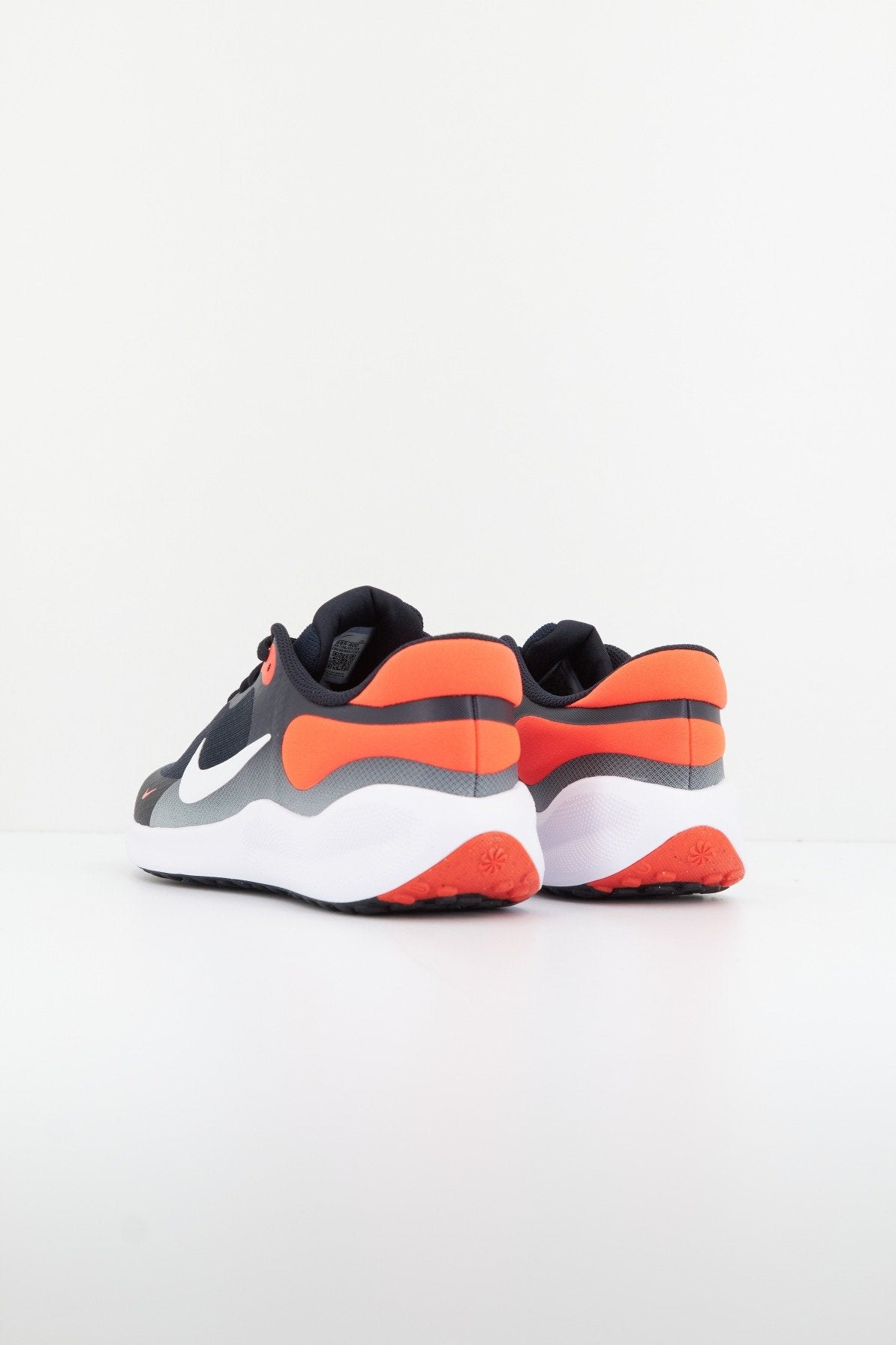 NIKE NIKE REVOLUTION GS en color NEGRO (3)