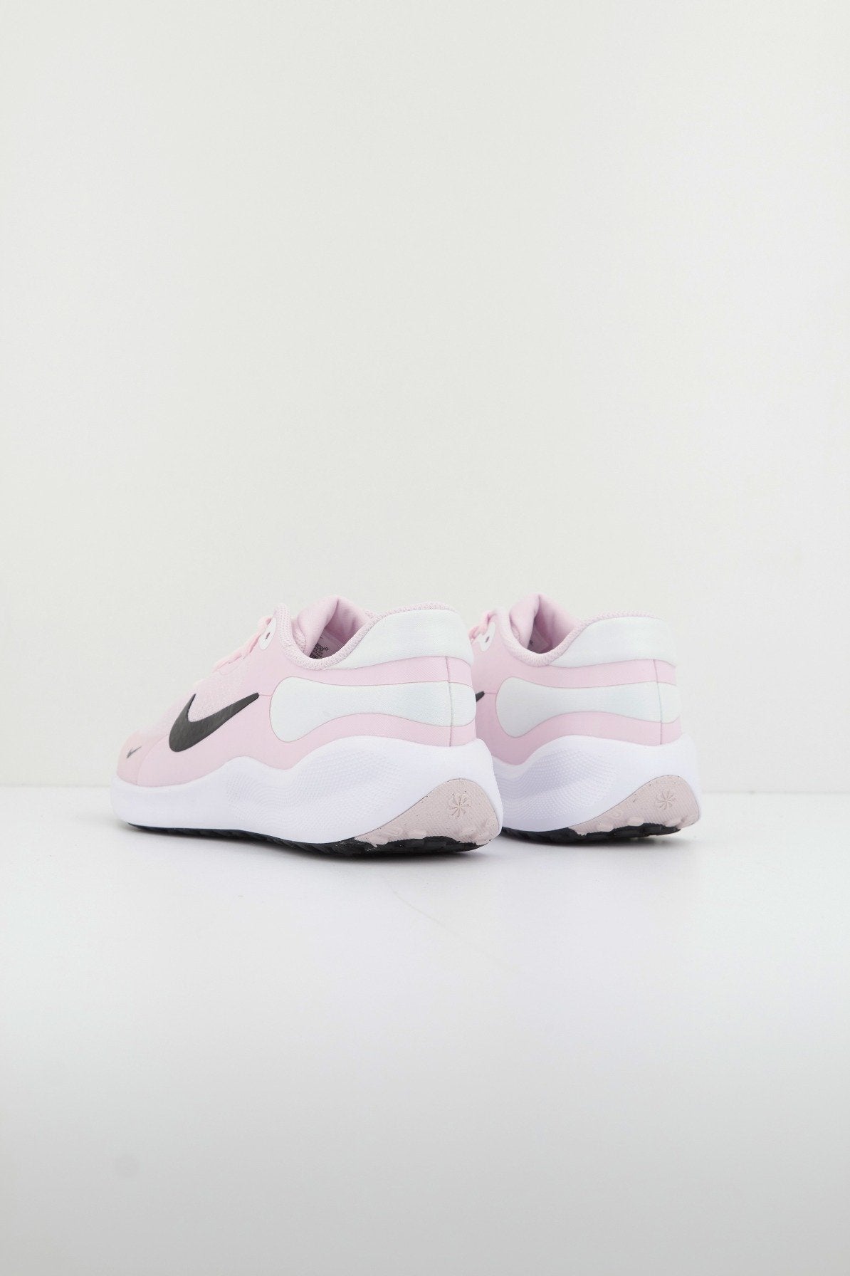 NIKE REVOLUTION en color ROSA (3)