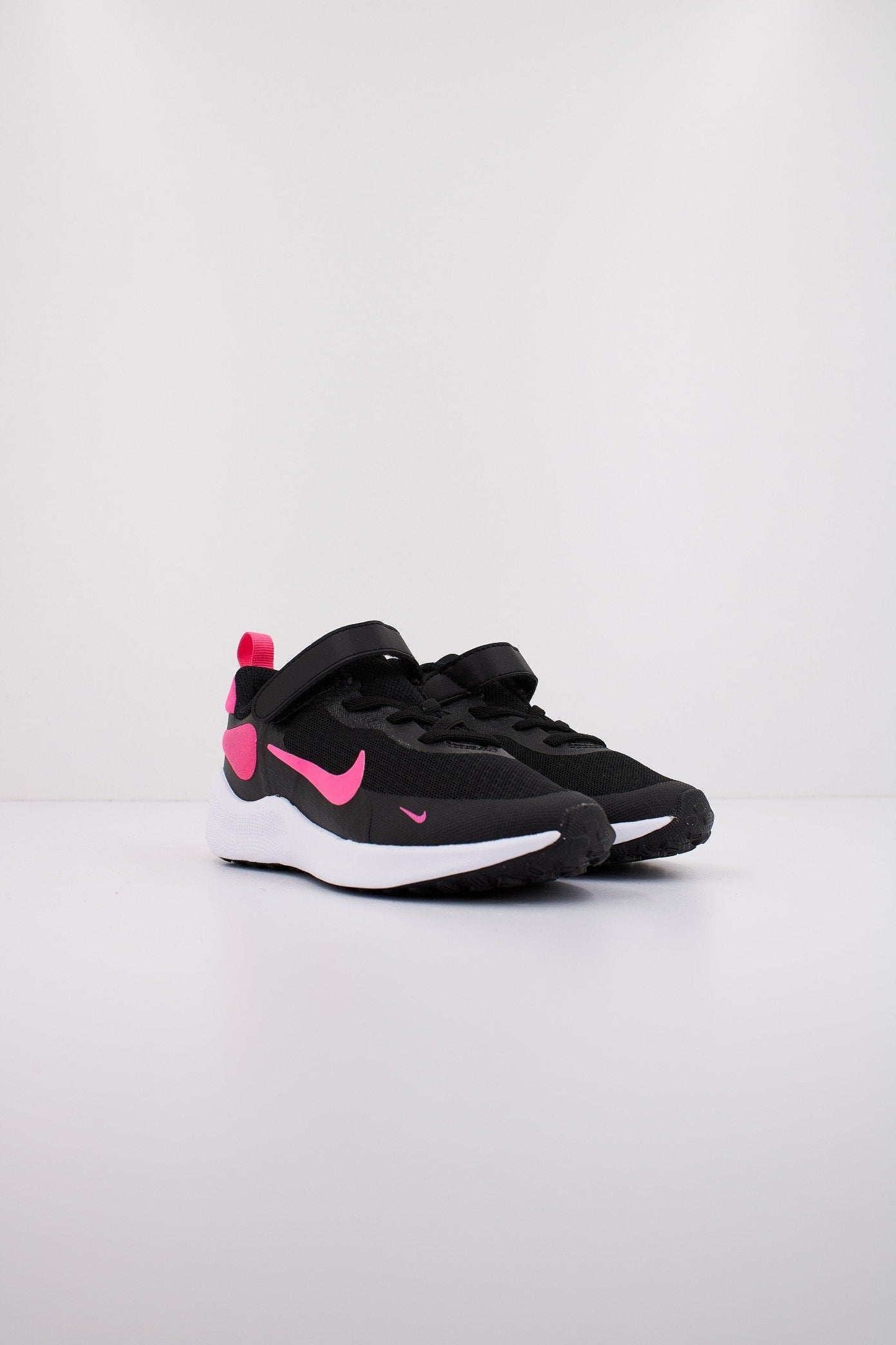 NIKE REVOLUTION en color NEGRO (2)
