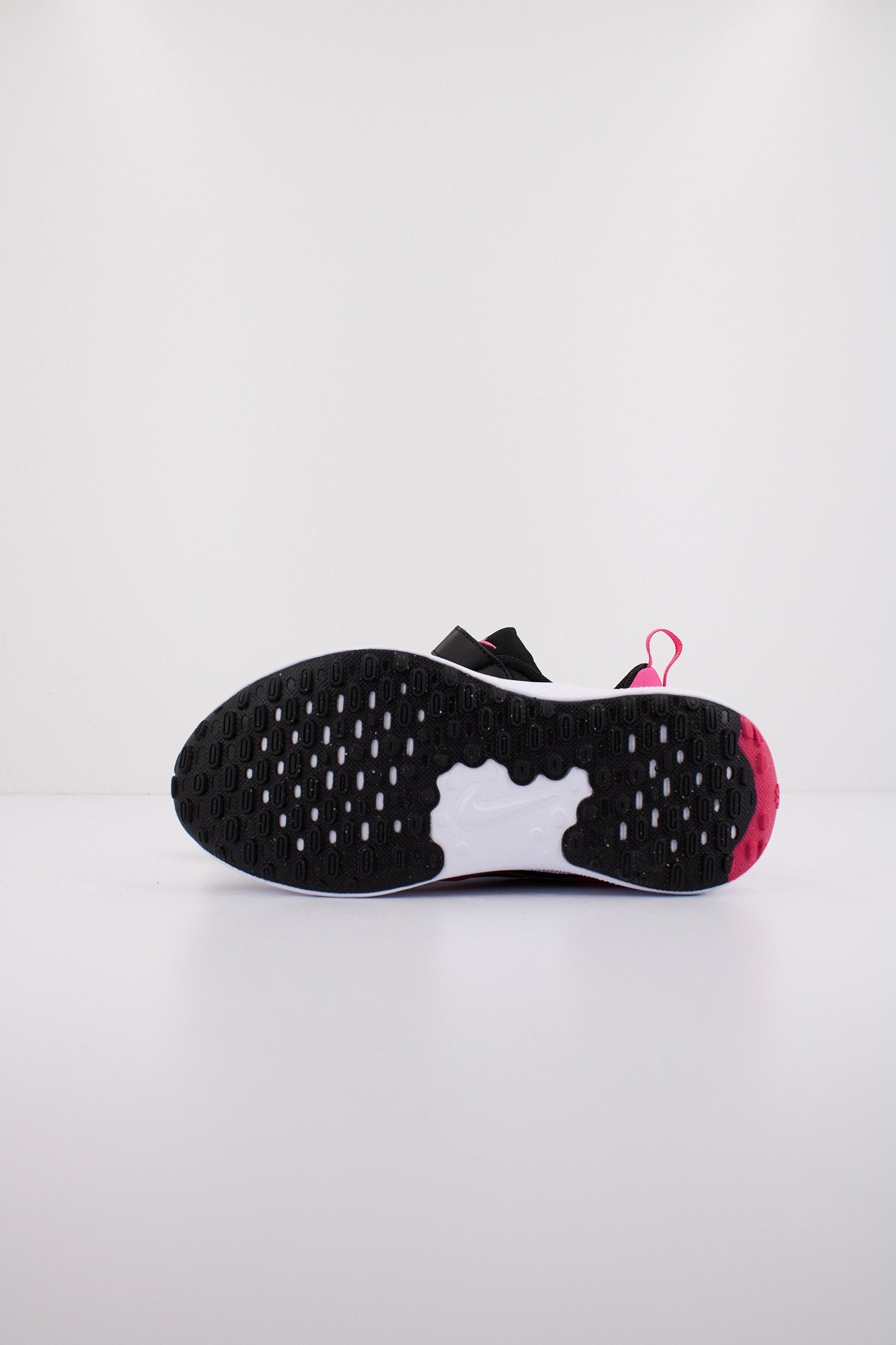 NIKE REVOLUTION en color NEGRO (4)