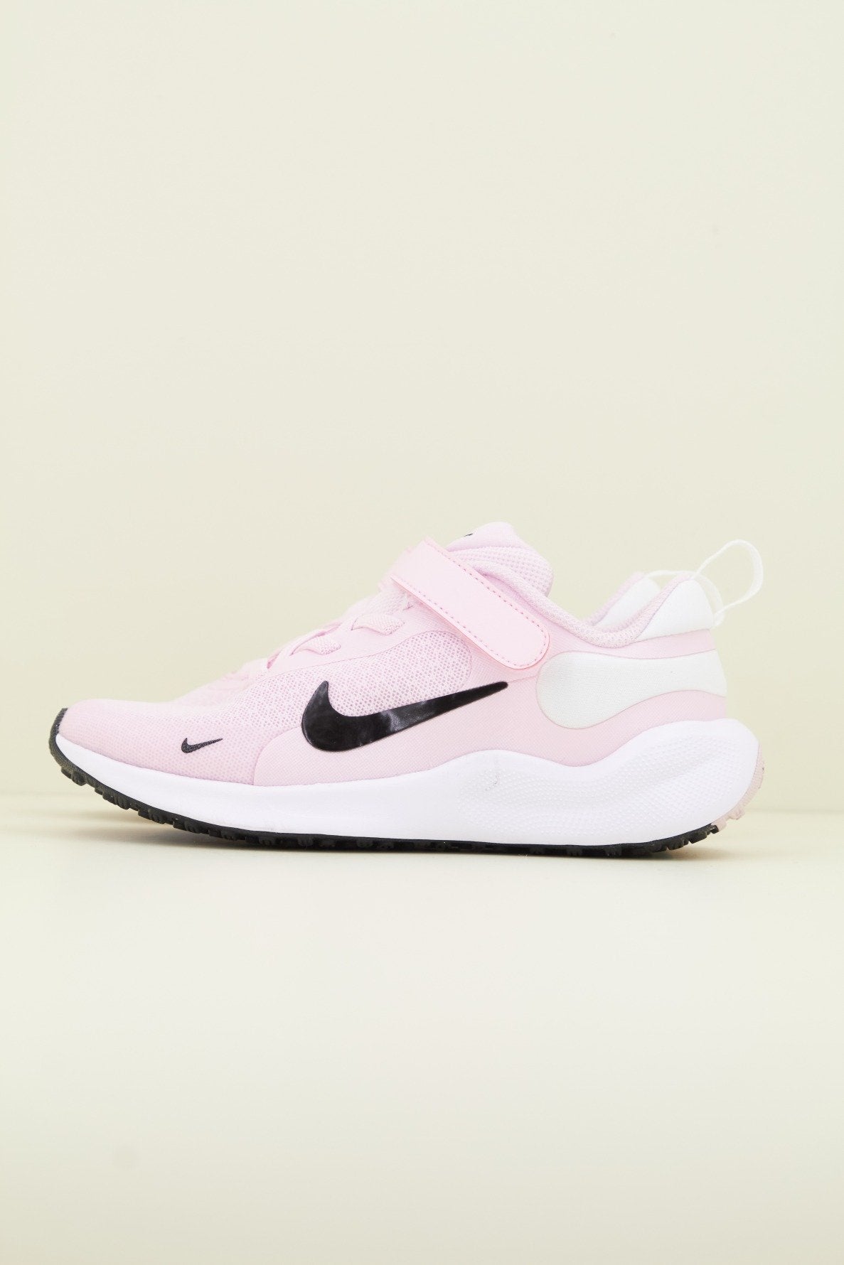 NIKE REVOLUTION PSV en color ROSA (1)