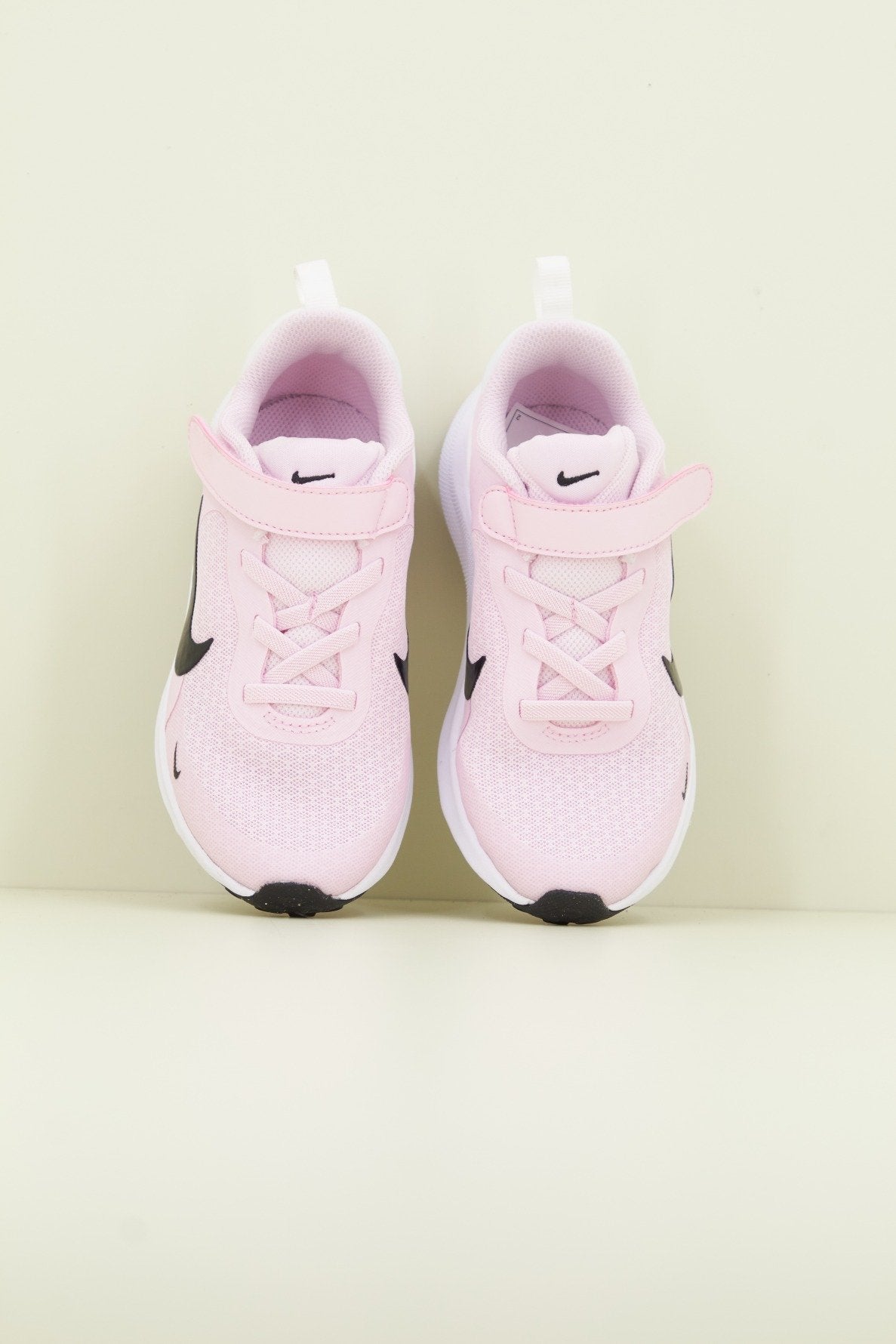 NIKE REVOLUTION PSV en color ROSA (2)