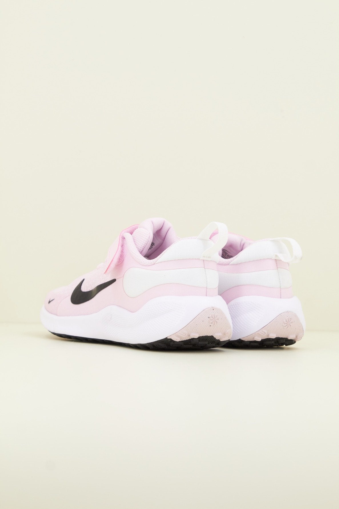 NIKE REVOLUTION PSV en color ROSA (3)