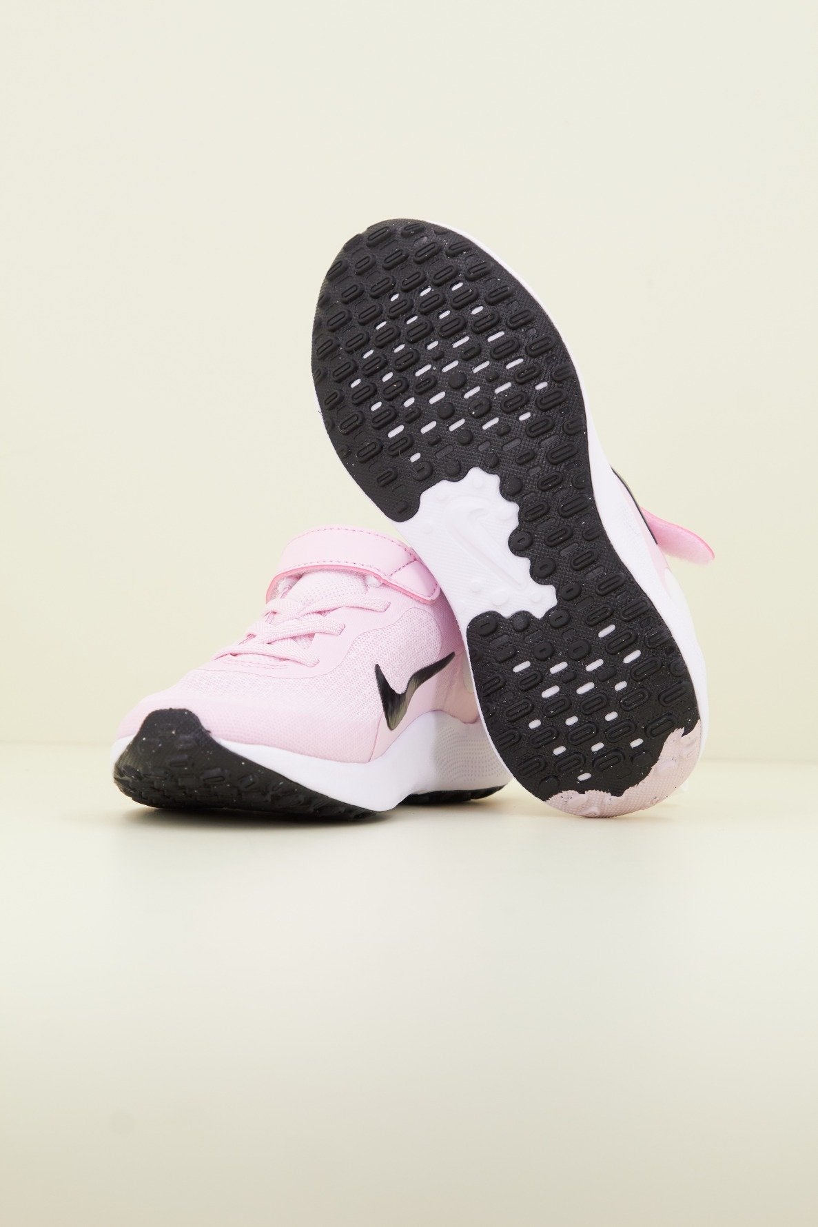 NIKE REVOLUTION PSV en color ROSA (4)