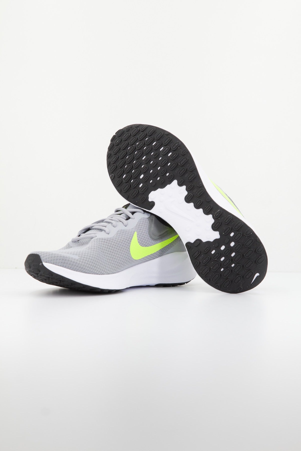 NIKE REVOLUTION en color GRIS (4)