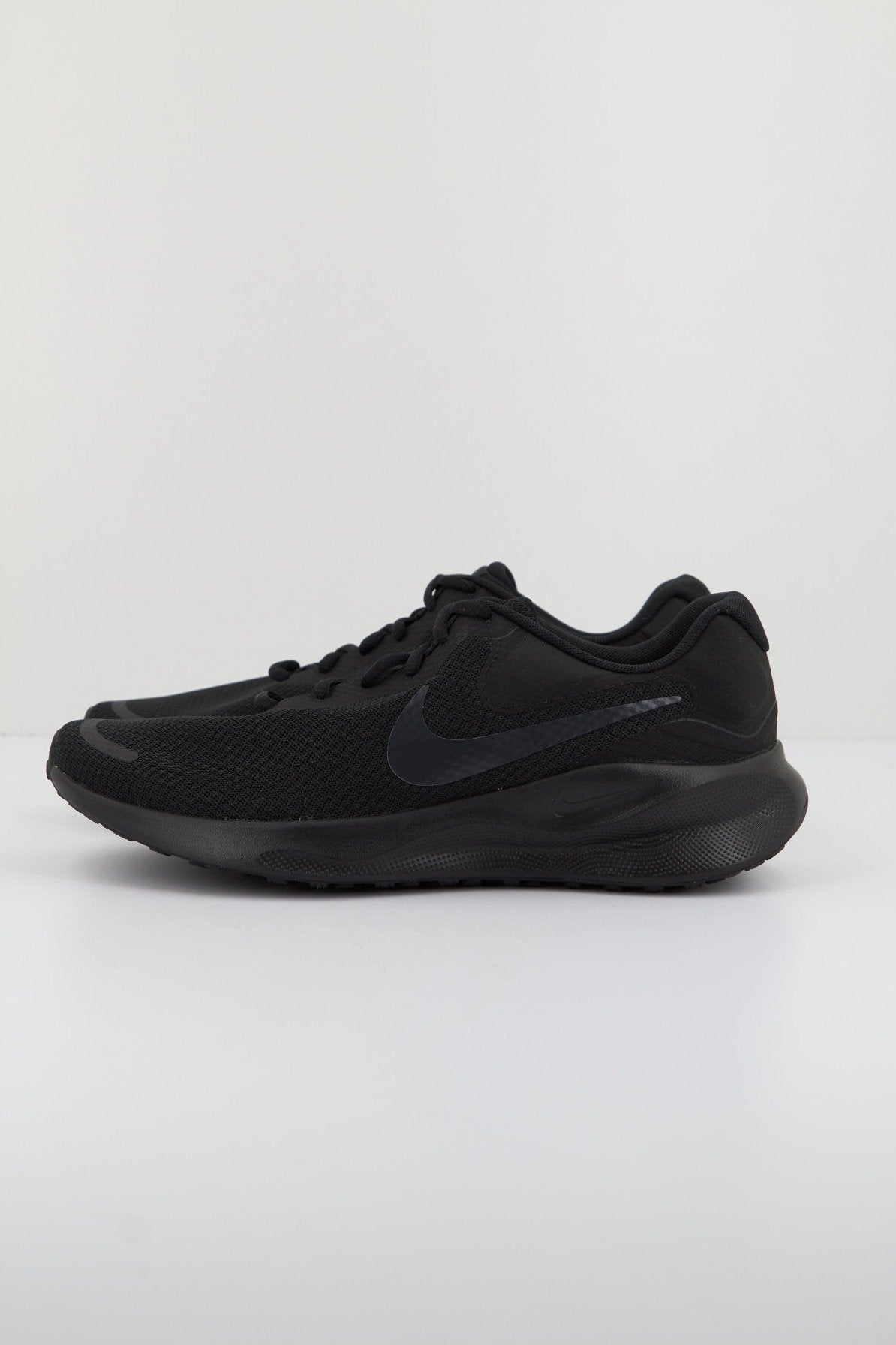 NIKE REVOLUTION en color NEGRO (1)