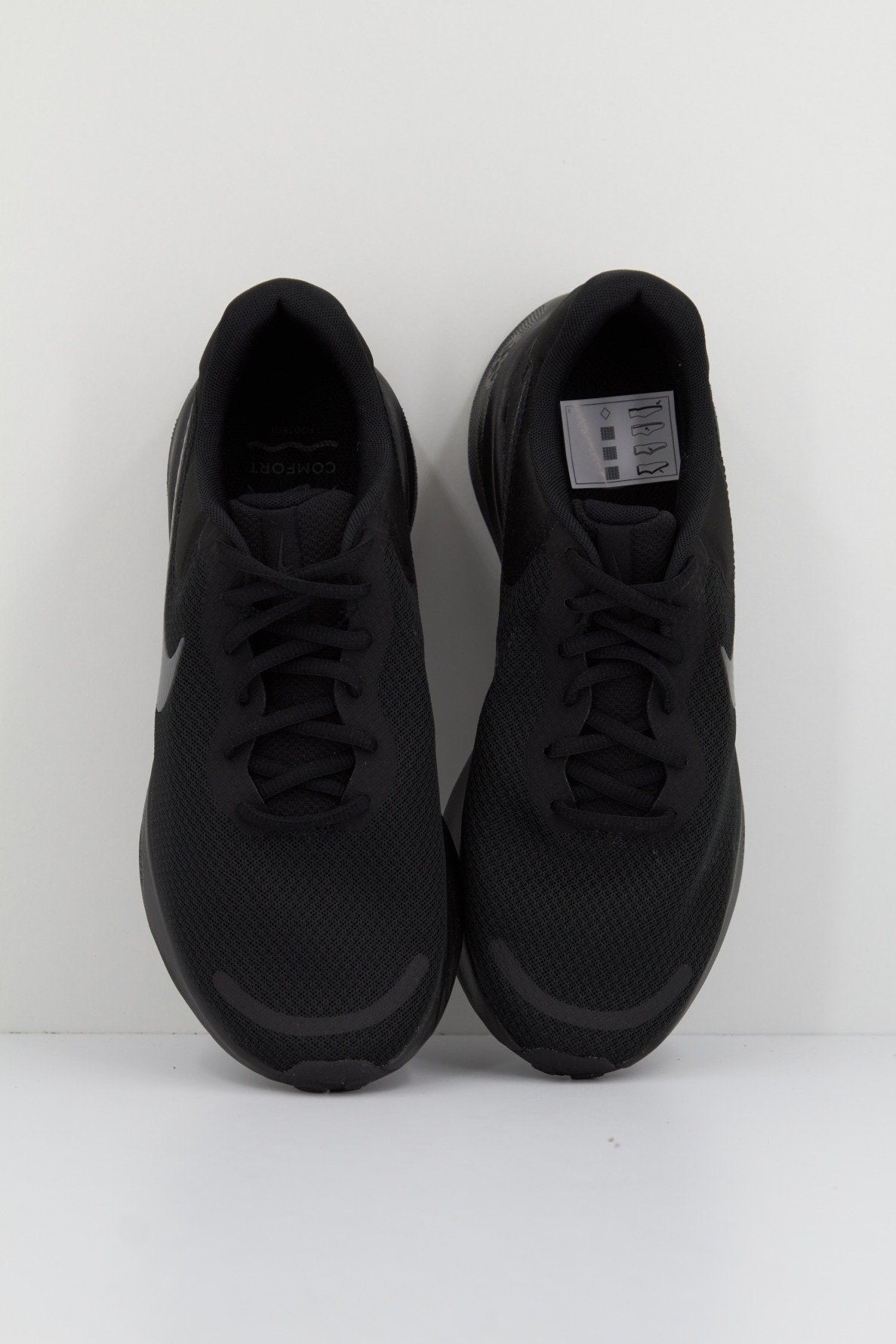NIKE REVOLUTION en color NEGRO (2)