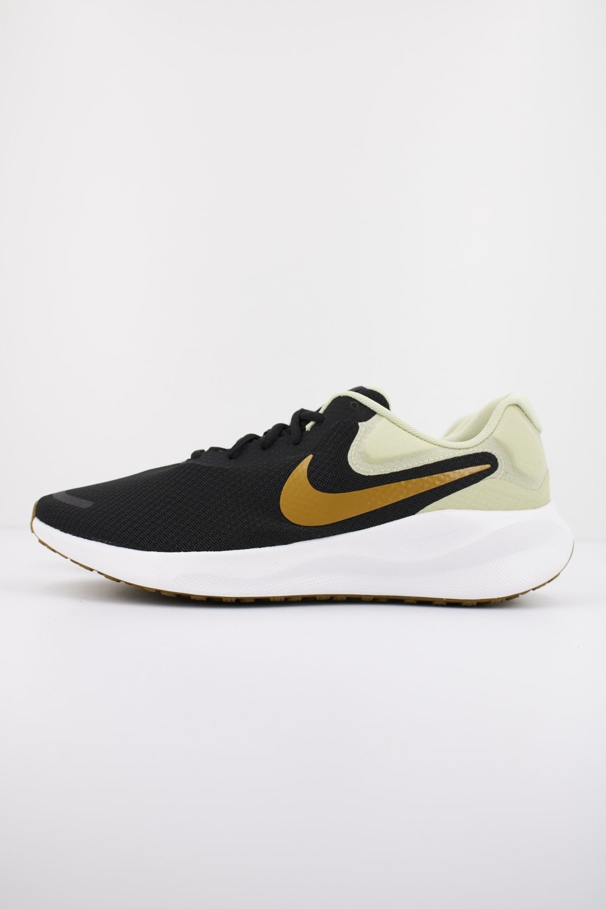 NIKE REVOLUTION en color NEGRO (1)