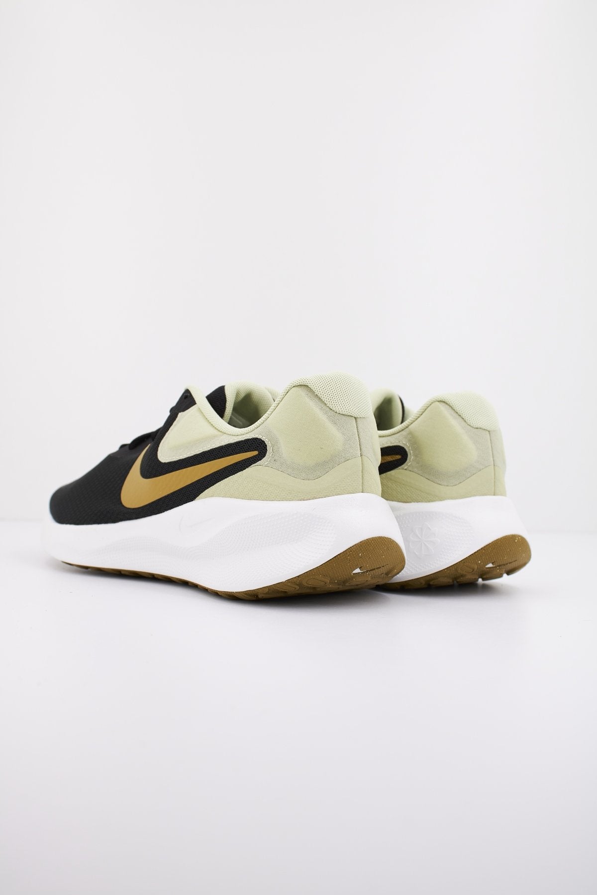 NIKE REVOLUTION en color NEGRO (3)