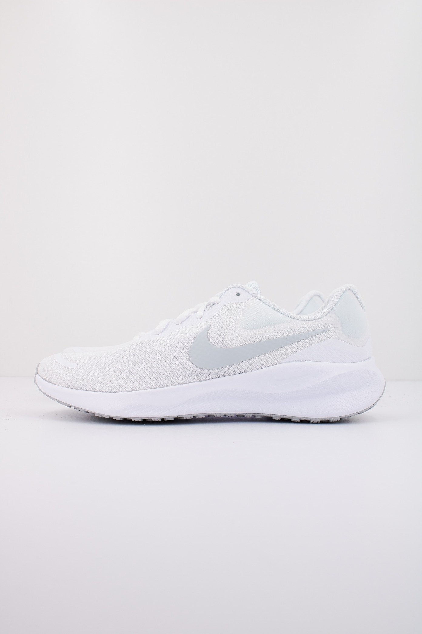 NIKE REVOLUTION en color BLANCO (1)