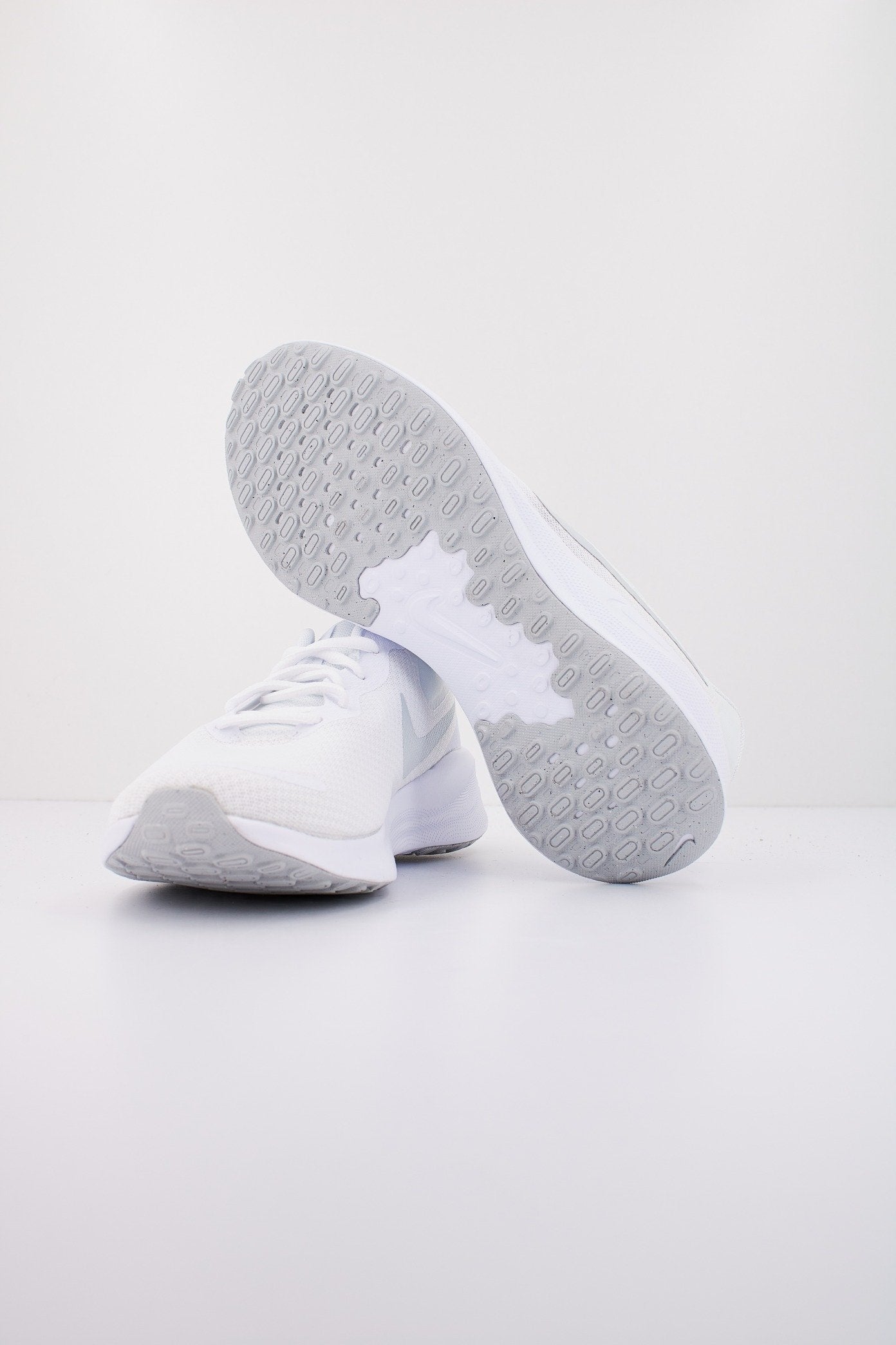 NIKE REVOLUTION en color BLANCO (4)