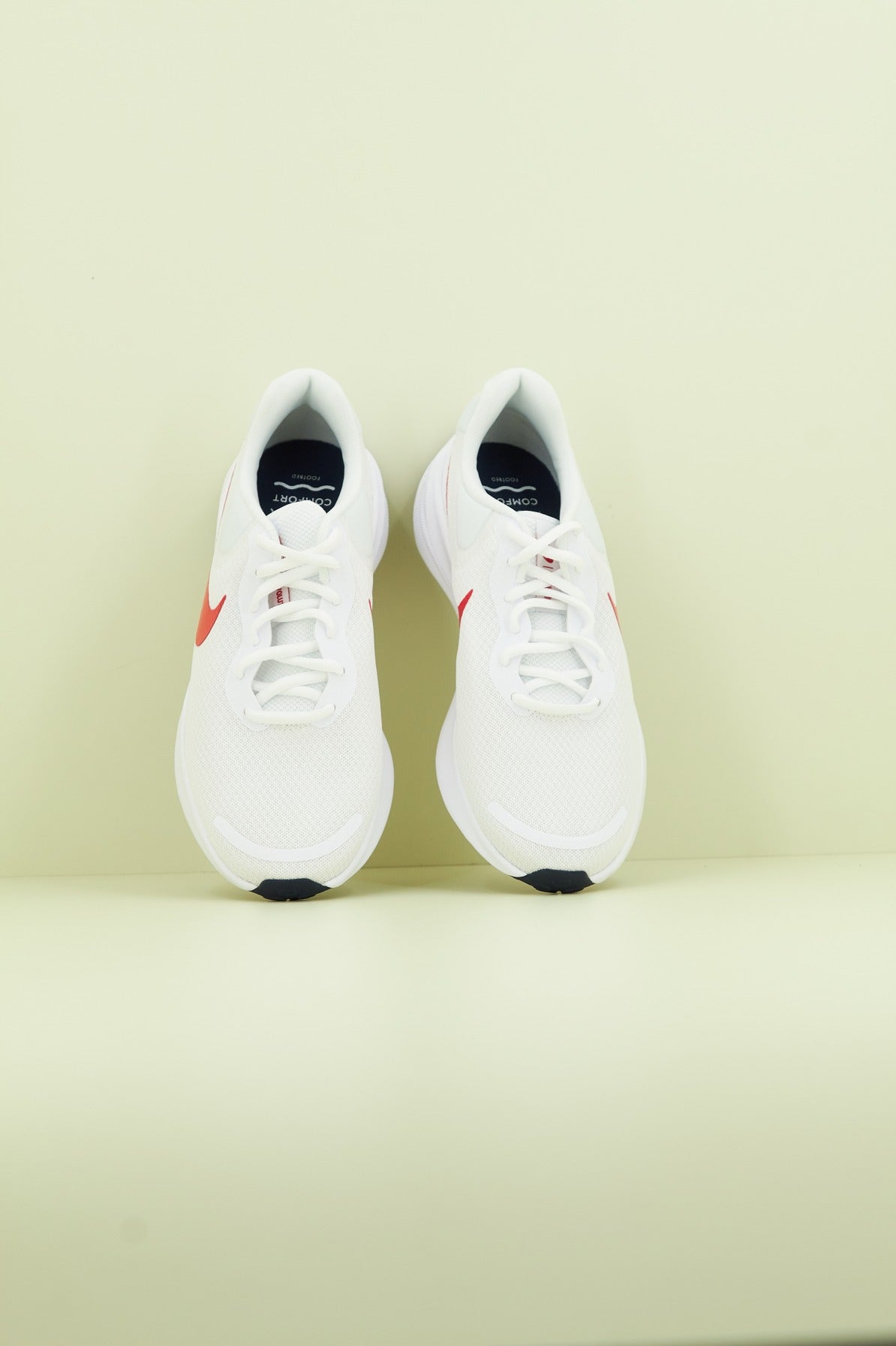 NIKE REVOLUTION en color BLANCO (2)