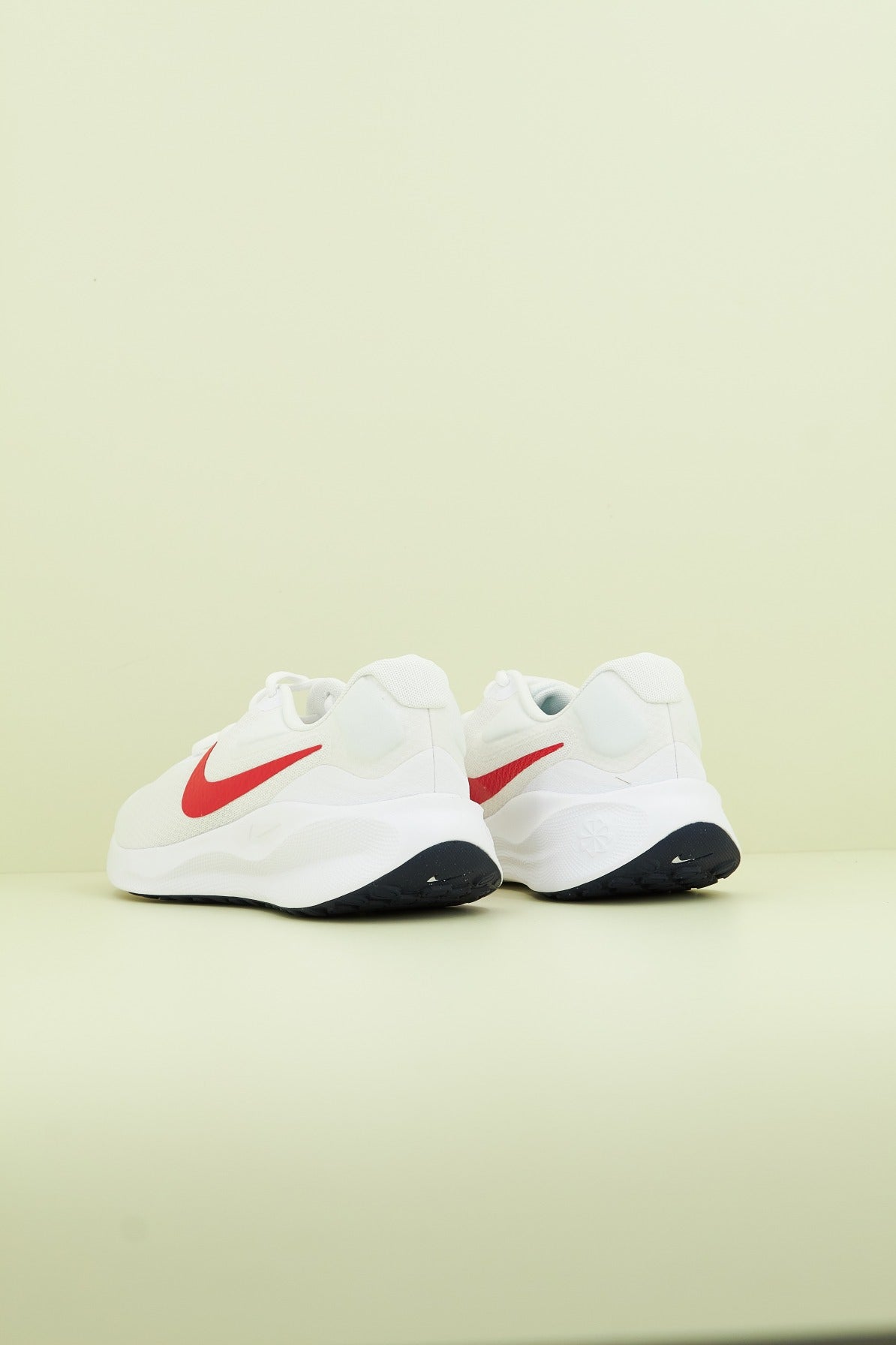 NIKE REVOLUTION en color BLANCO (3)