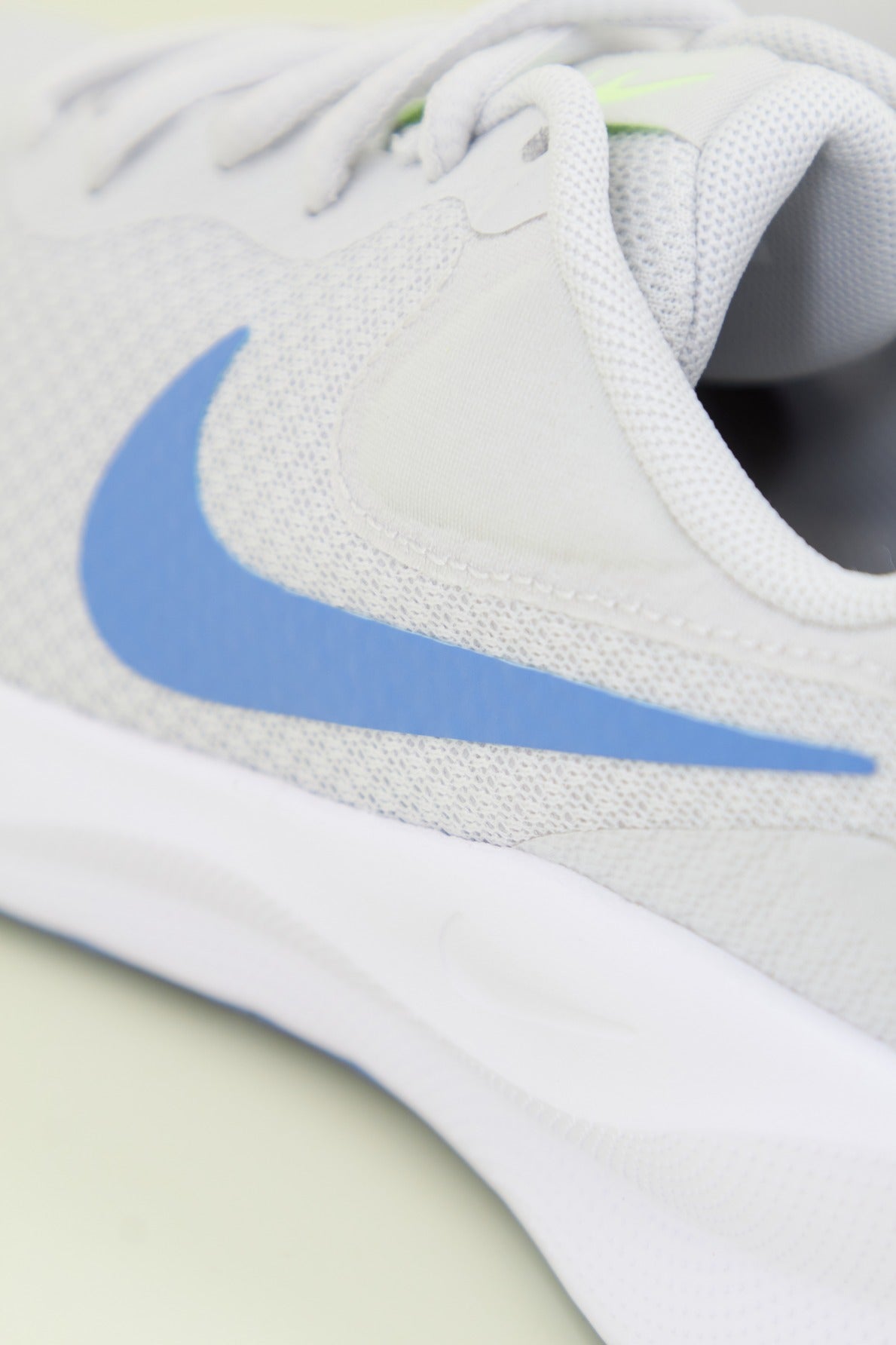 NIKE REVOLUTION en color GRIS (3)