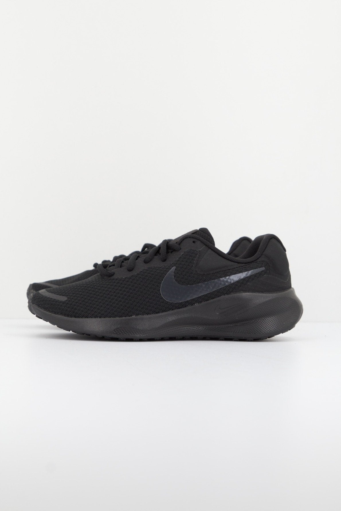 NIKE REVOLUTION en color NEGRO (1)