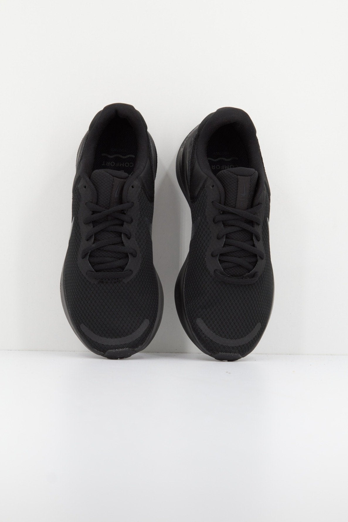 NIKE REVOLUTION en color NEGRO (2)