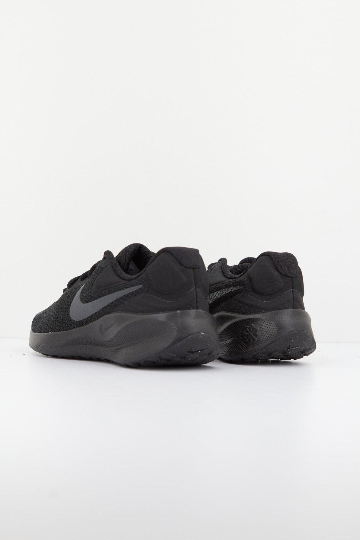 NIKE REVOLUTION en color NEGRO (3)