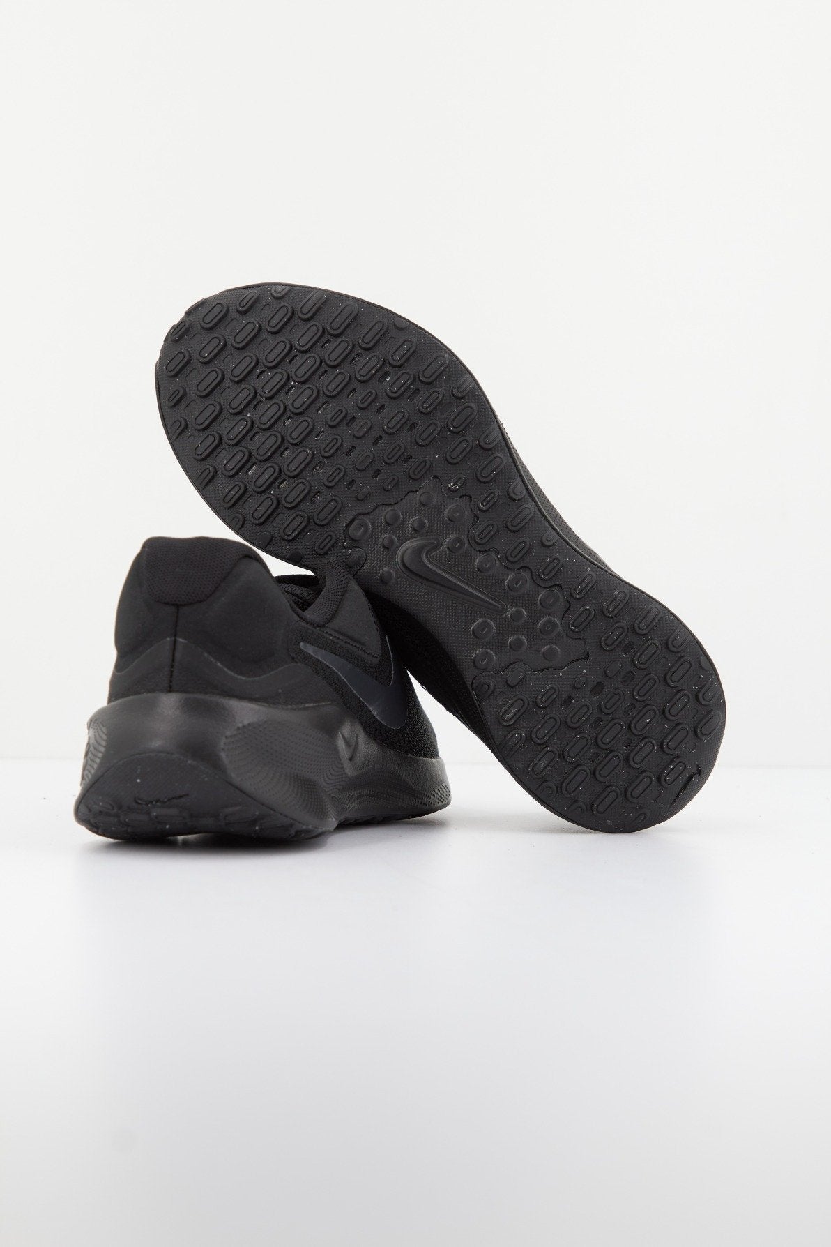 NIKE REVOLUTION en color NEGRO (4)