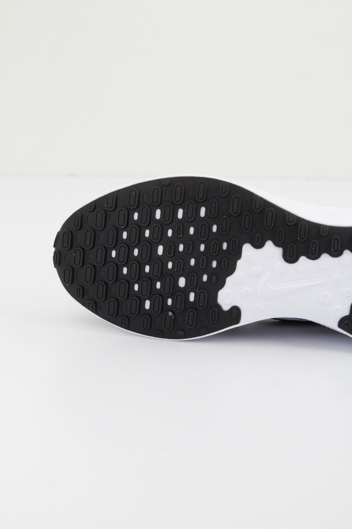NIKE REVOLUTION en color NEGRO (4)