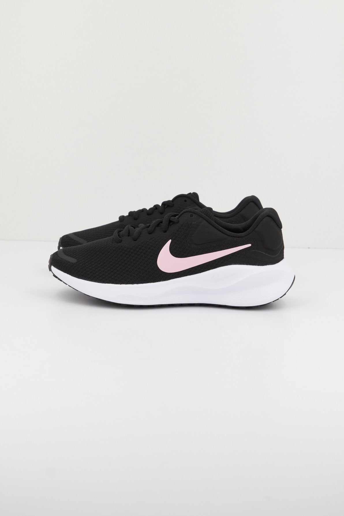 NIKE REVOLUTION en color NEGRO (1)