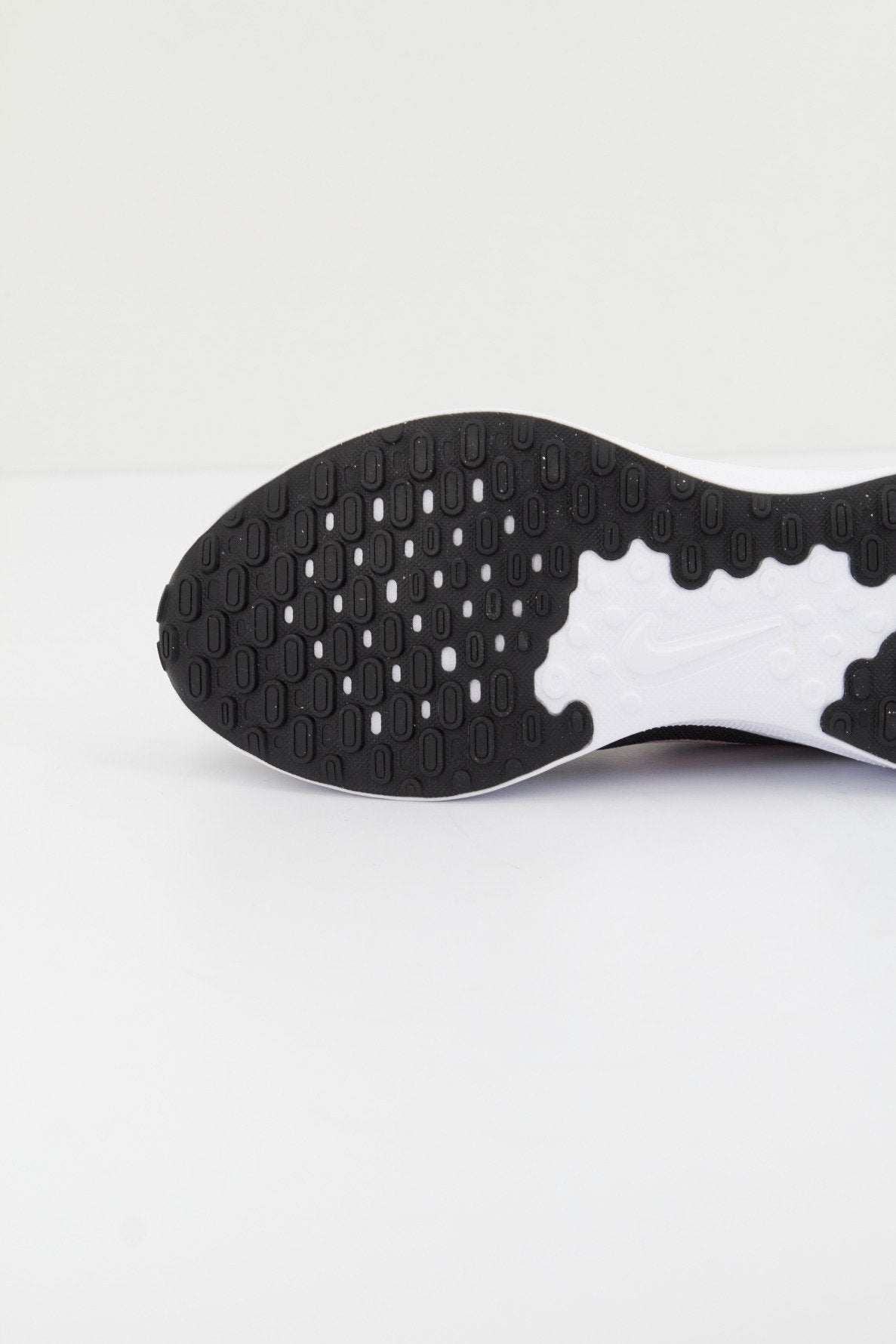 NIKE REVOLUTION en color NEGRO (4)