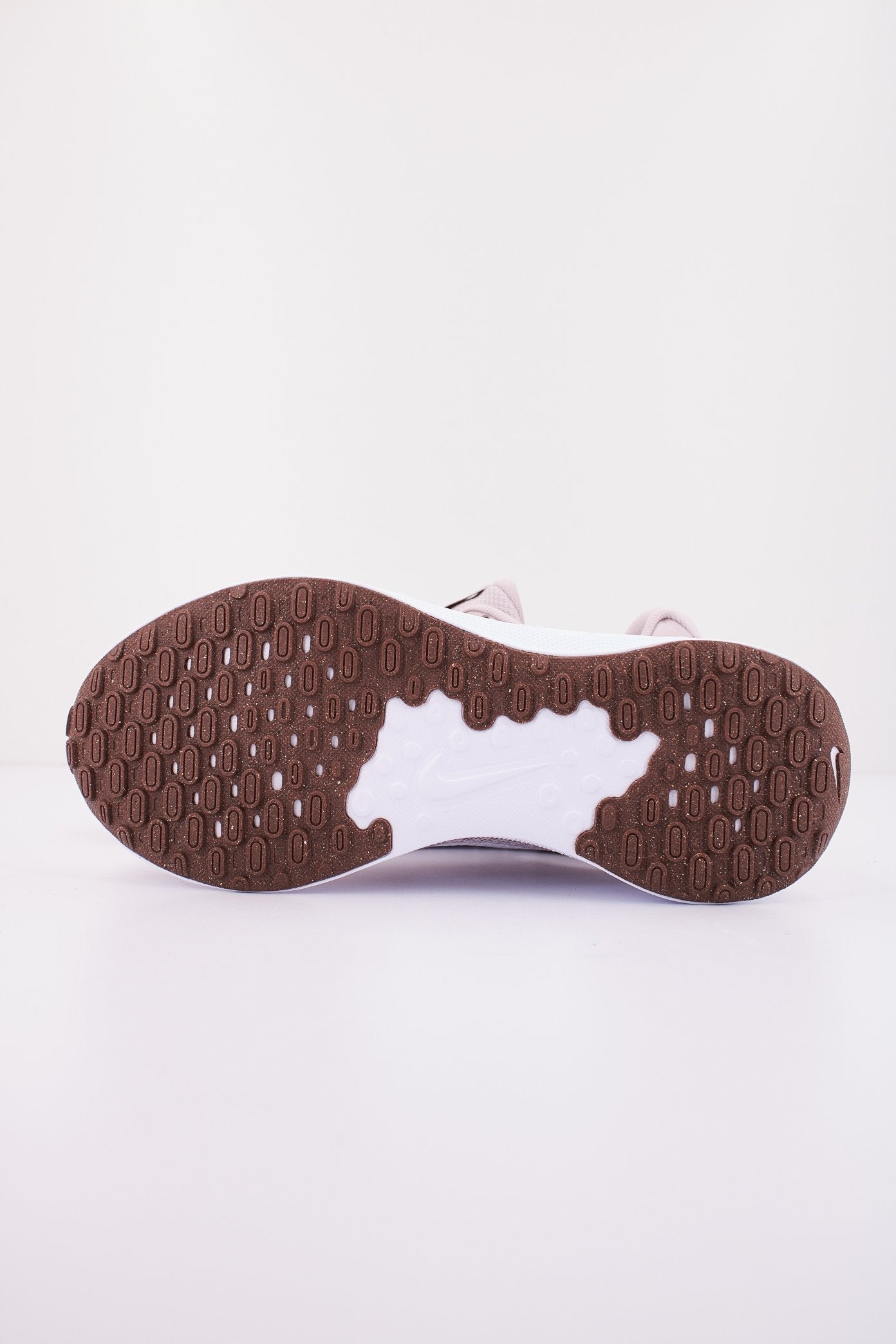 NIKE REVOLUTION en color BEIS (4)