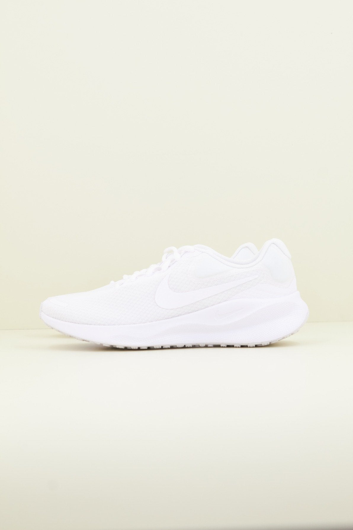 NIKE REVOLUTION en color BLANCO (1)