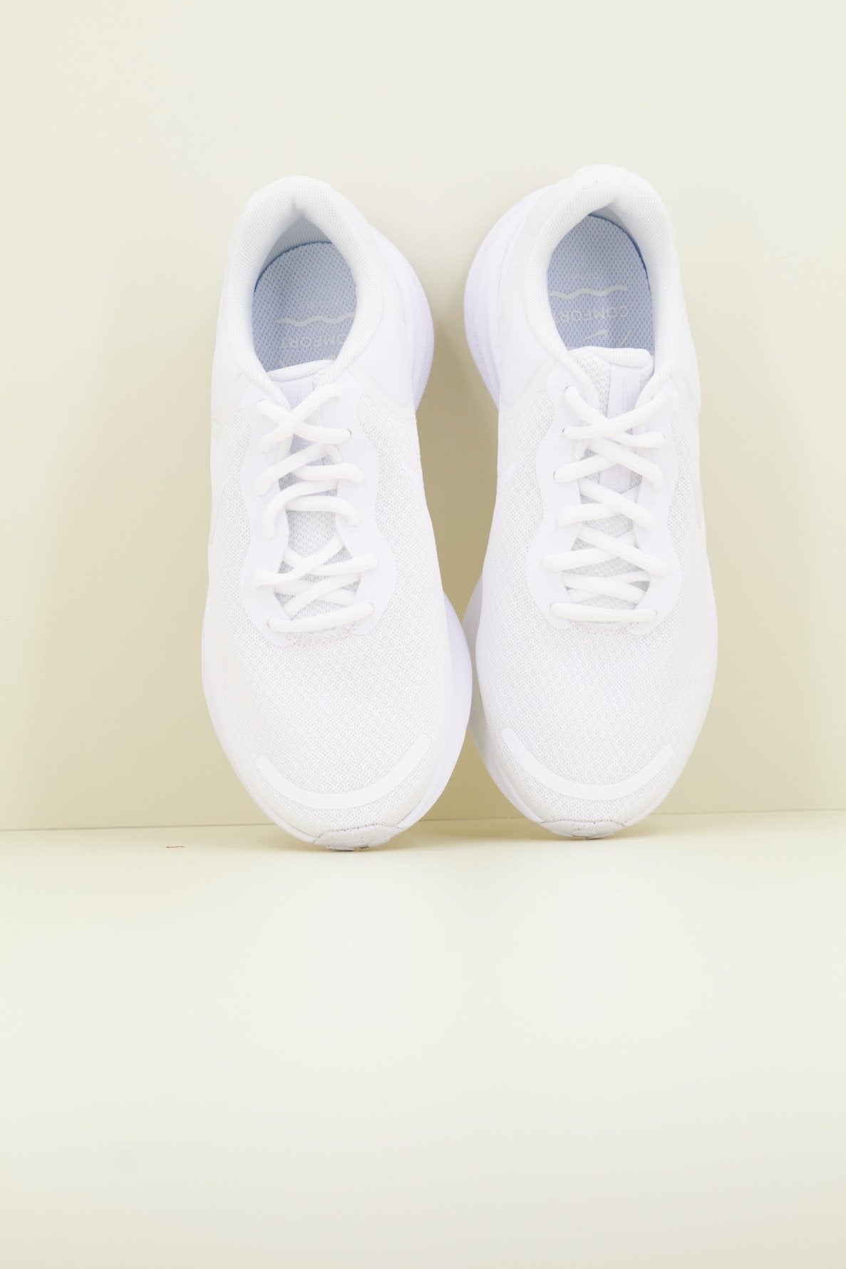 NIKE REVOLUTION en color BLANCO (2)