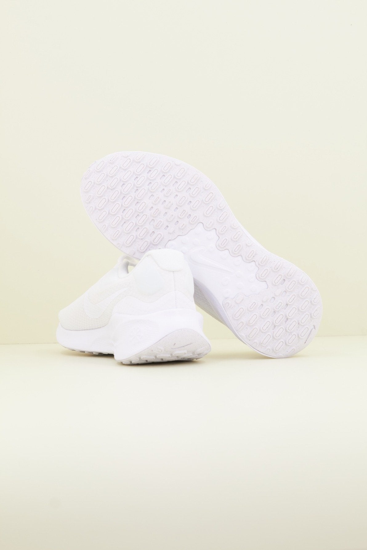 NIKE REVOLUTION en color BLANCO (4)