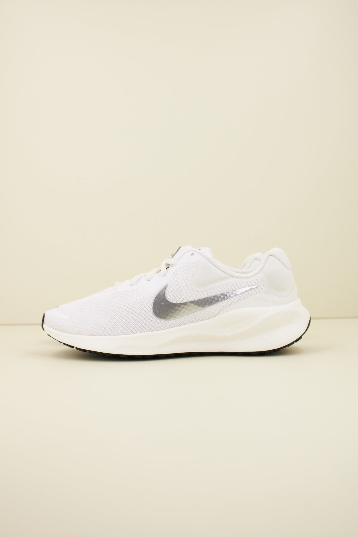 NIKE REVOLUTION en color BLANCO (1)