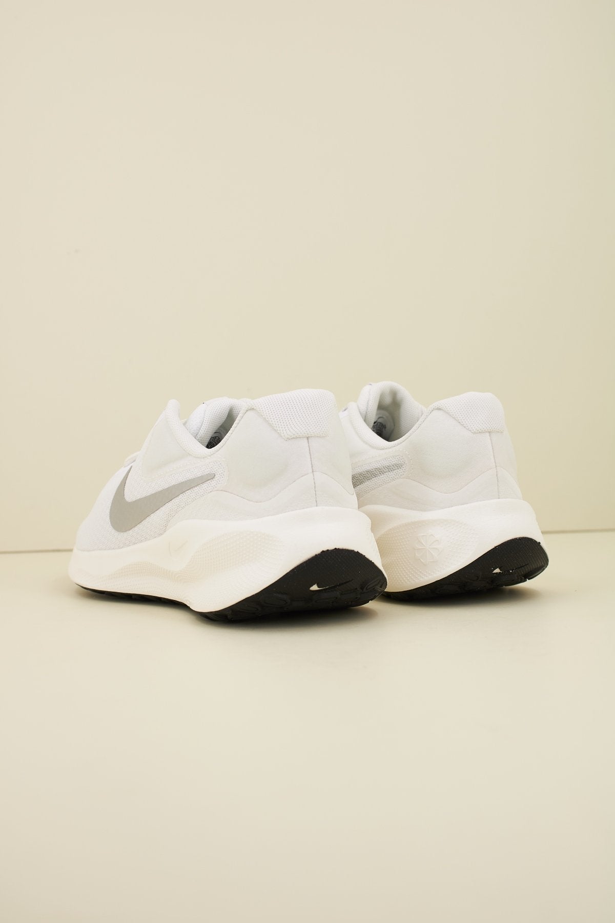 NIKE REVOLUTION en color BLANCO (3)