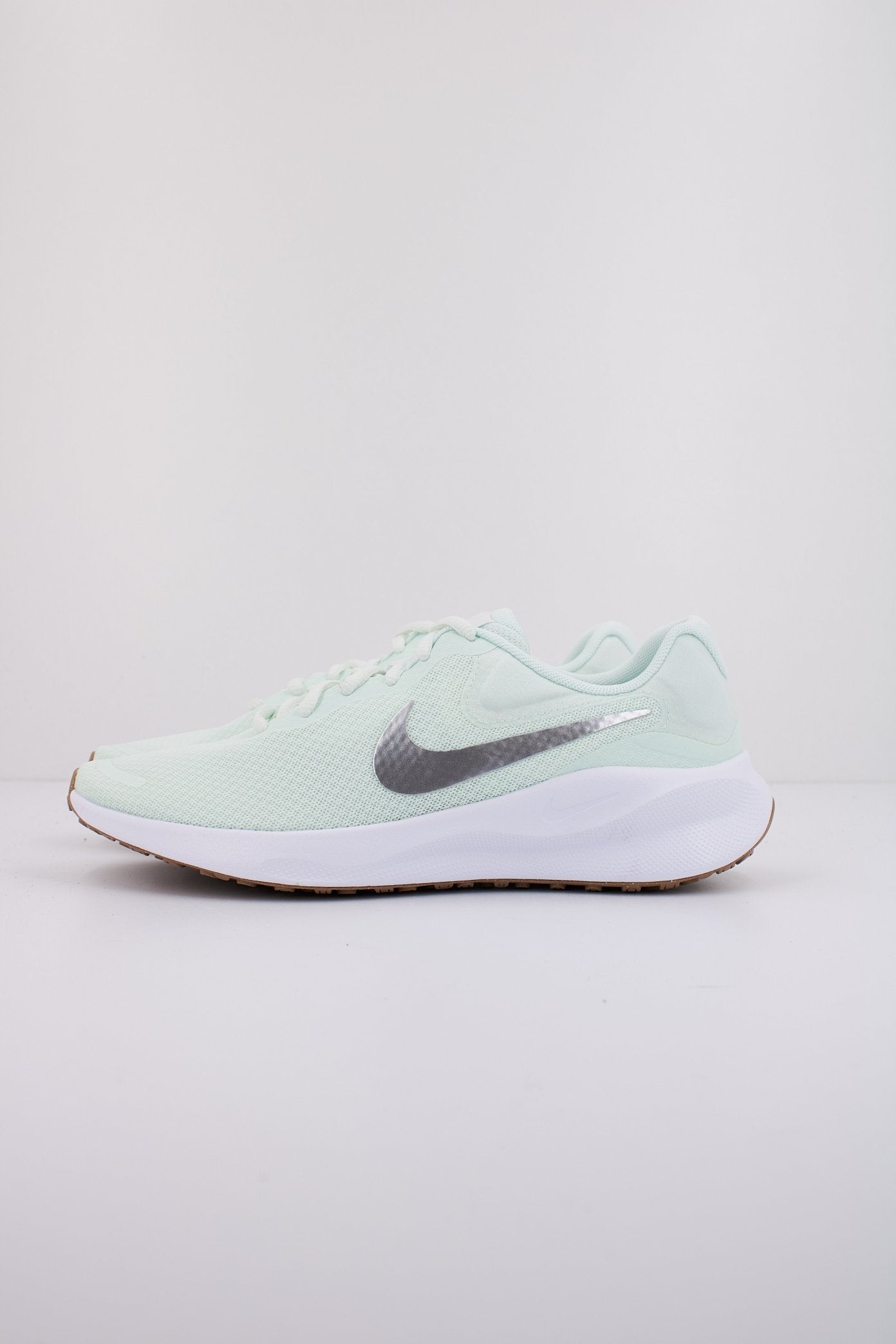 NIKE REVOLUTION en color VERDE (1)