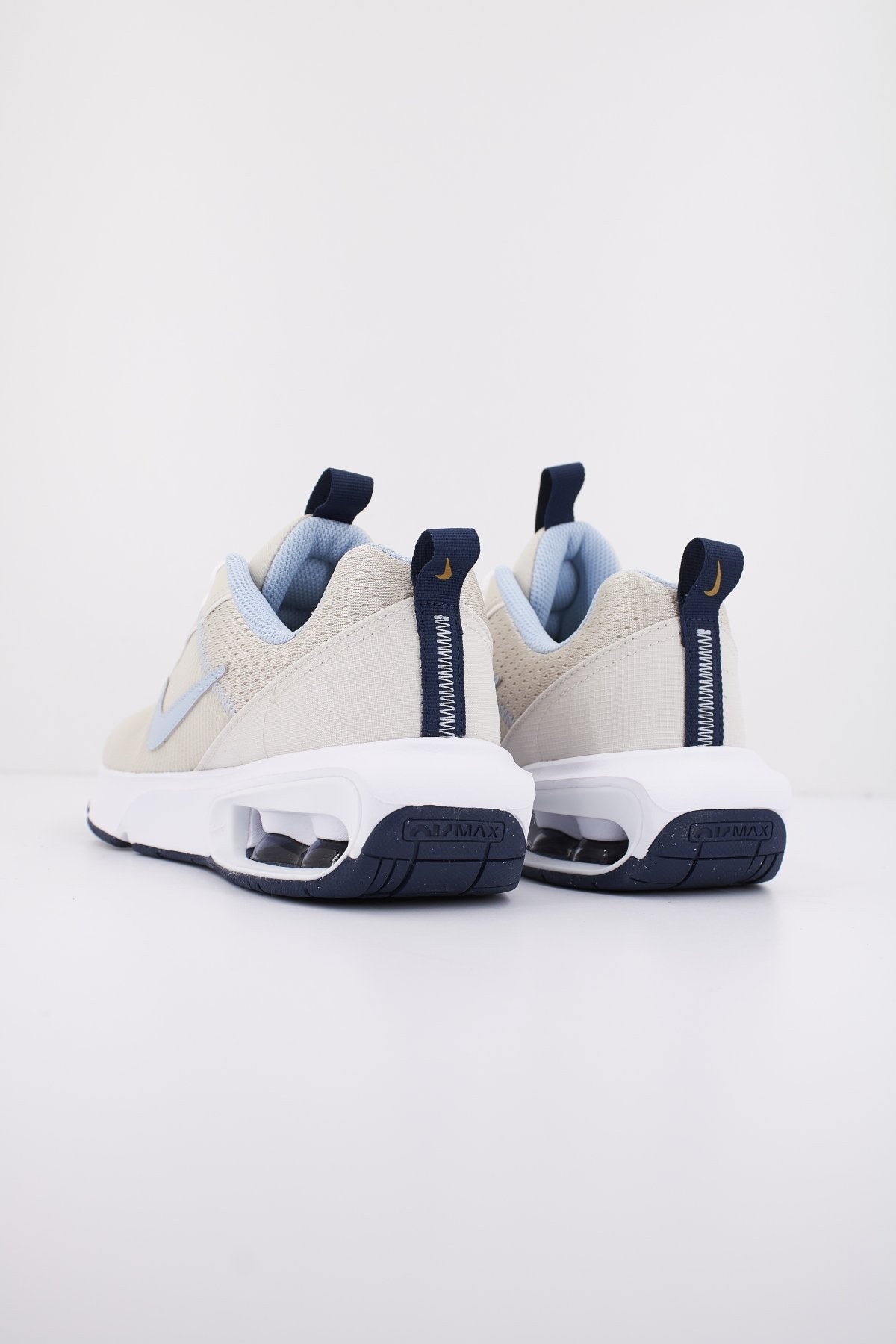 NIKE NIKE AIR MAX INTRLK LITE en color BEIS (3)