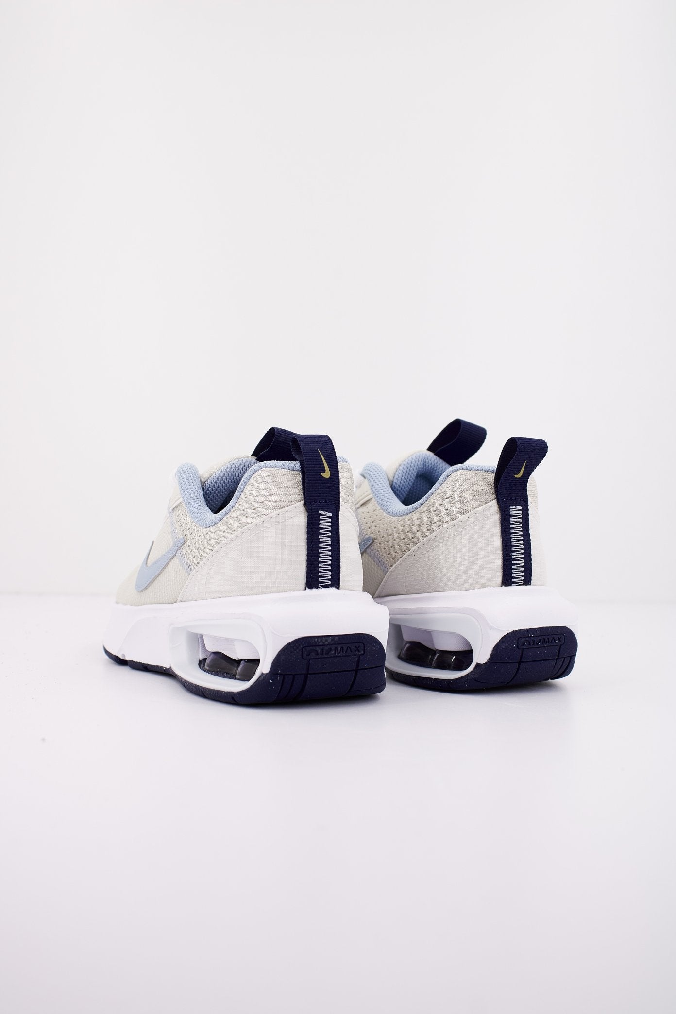 NIKE INTRLK LITTL en color BEIS (3)