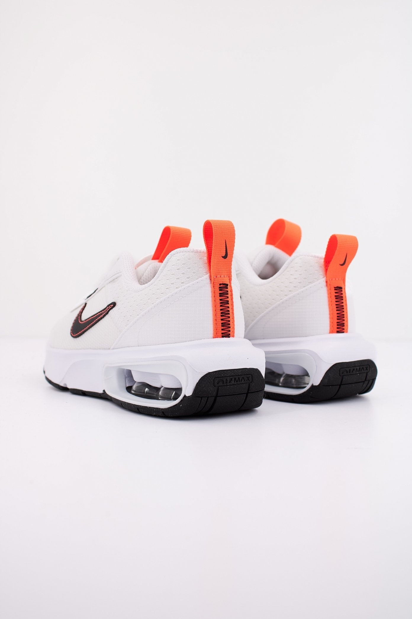 NIKE MAX INTRLK LITTL en color BLANCO (3)