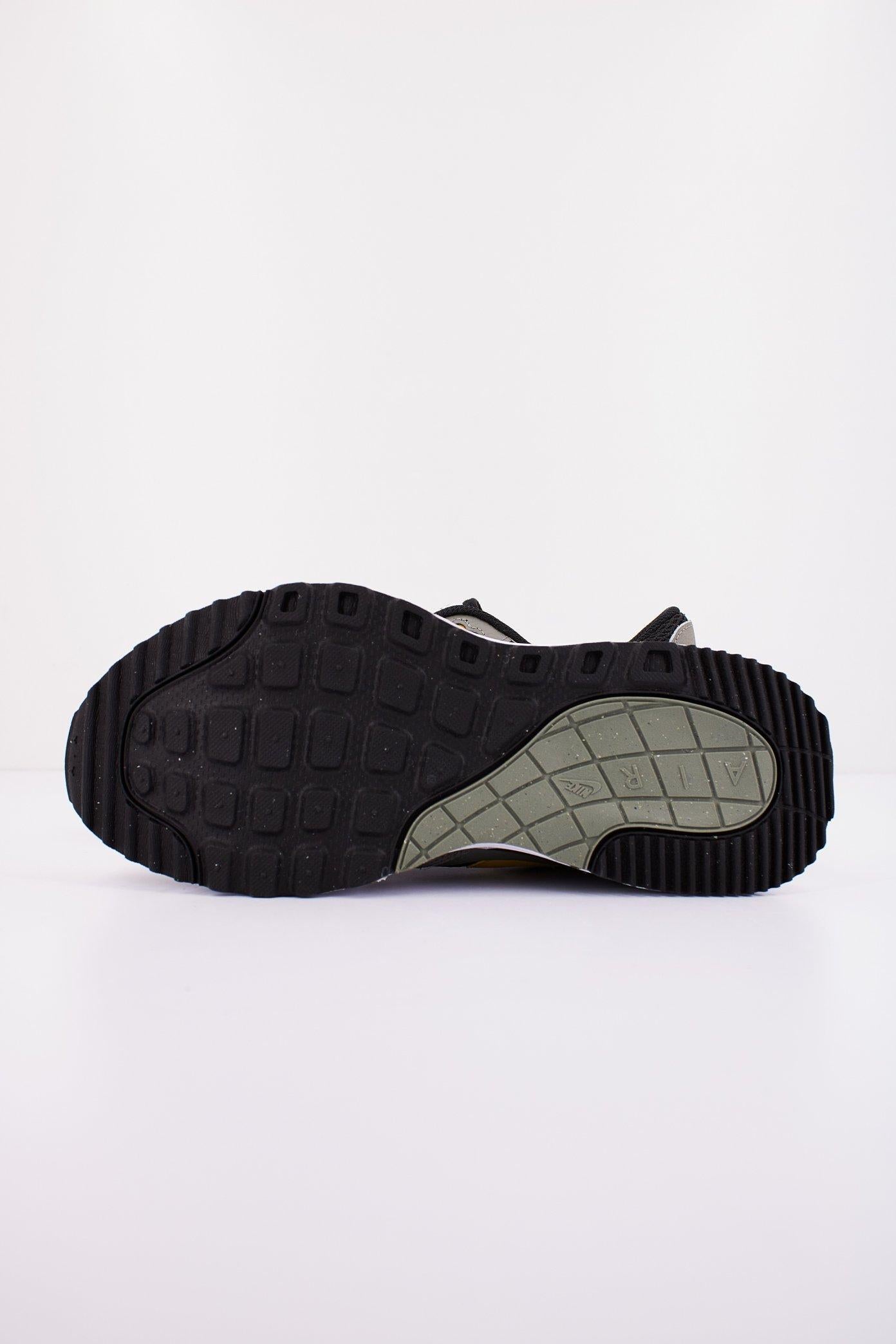 NIKE MAX SYSTM en color NEGRO (4)